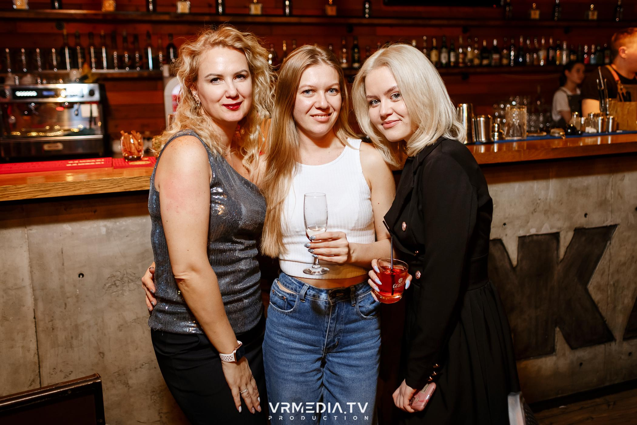 Жаркий новогодний корпоратив в гриль-баре «Жара»