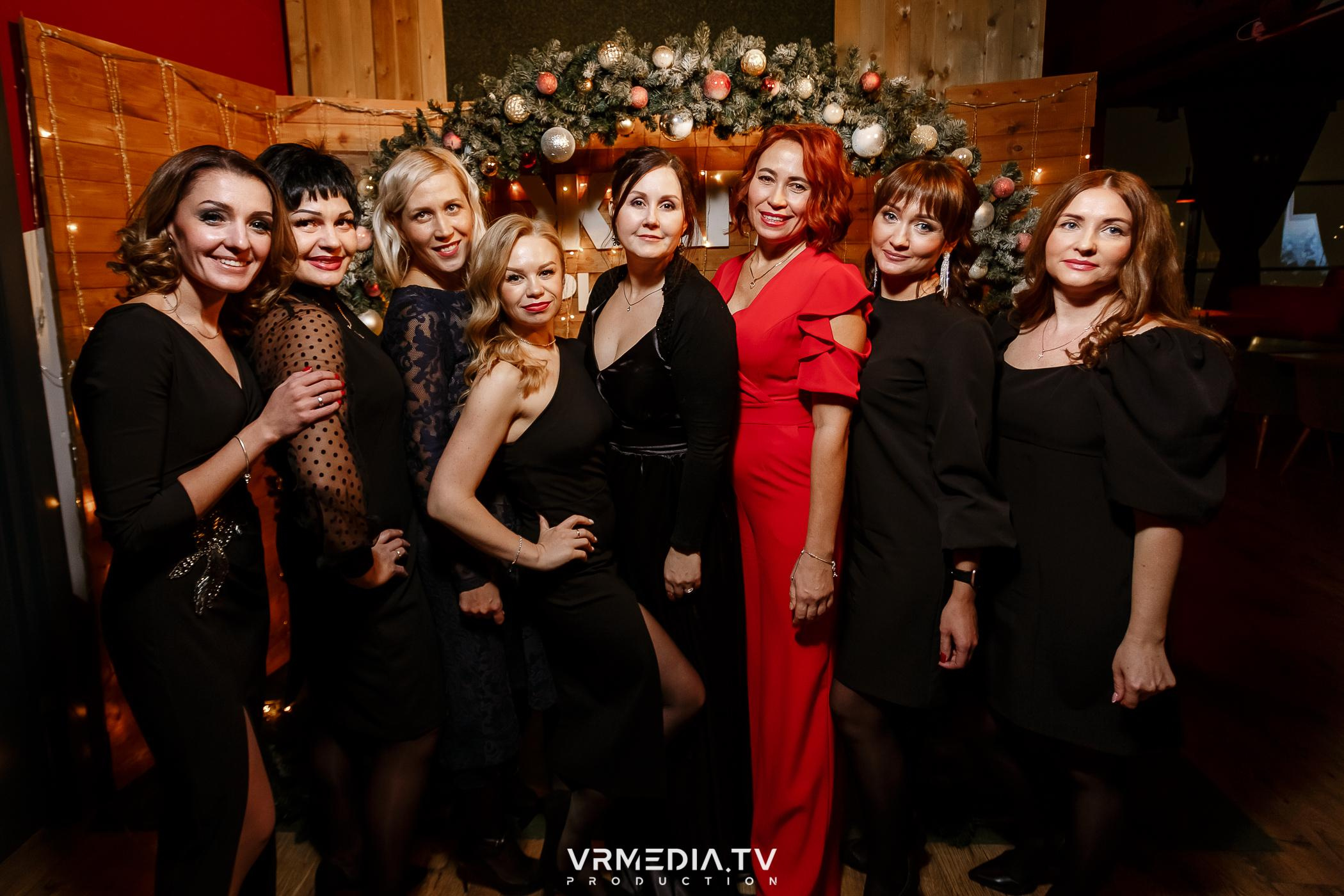 Жаркий новогодний корпоратив в гриль-баре «Жара»