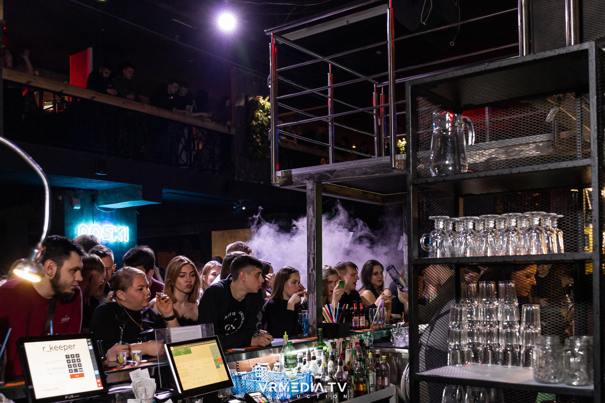 Выходные в баре «DOSKI»