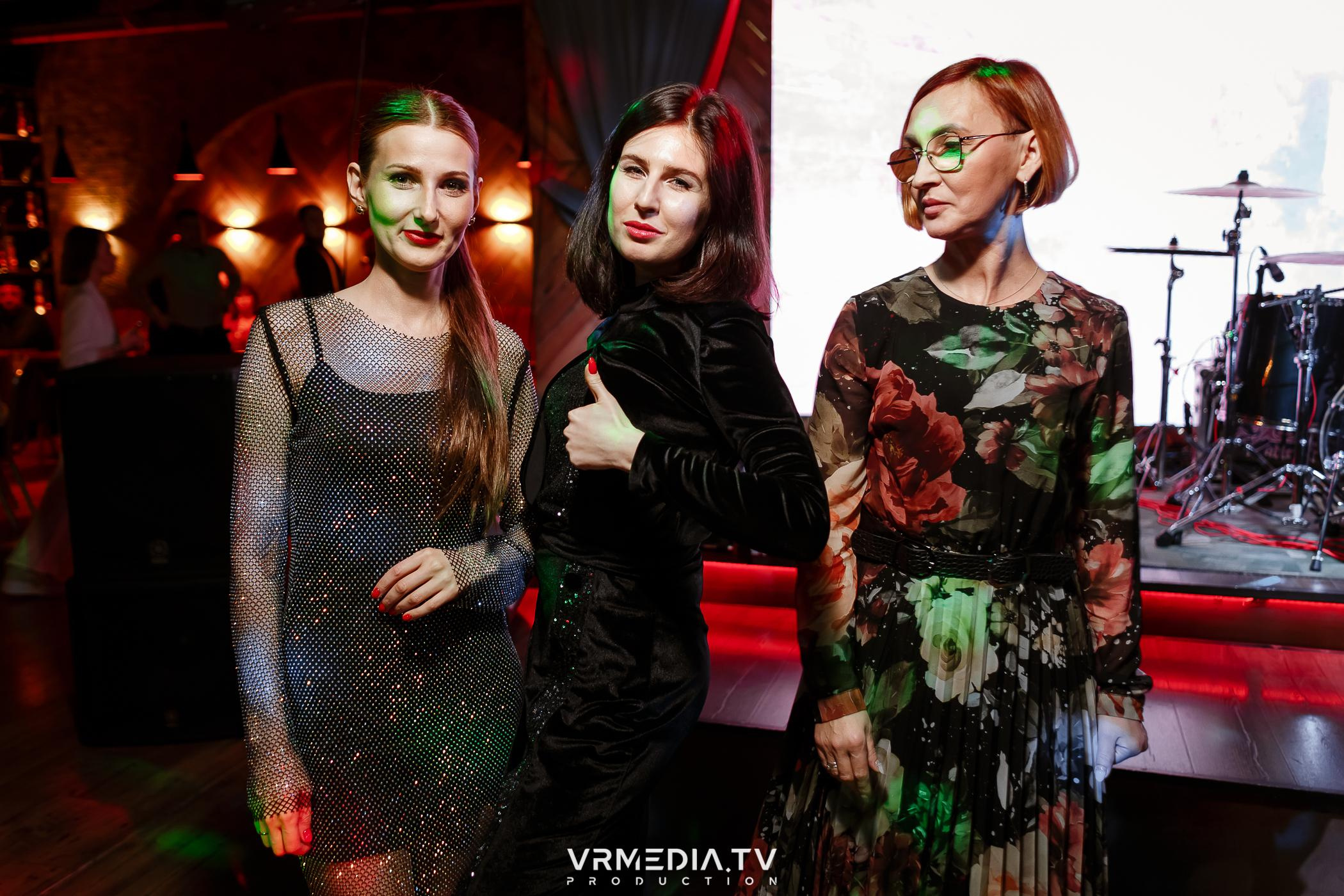 Жаркий новогодний корпоратив в гриль-баре «Жара»