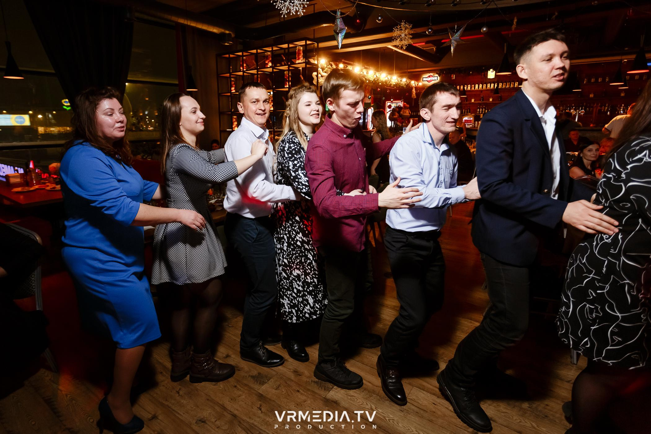 Жаркий новогодний корпоратив в гриль-баре «Жара»