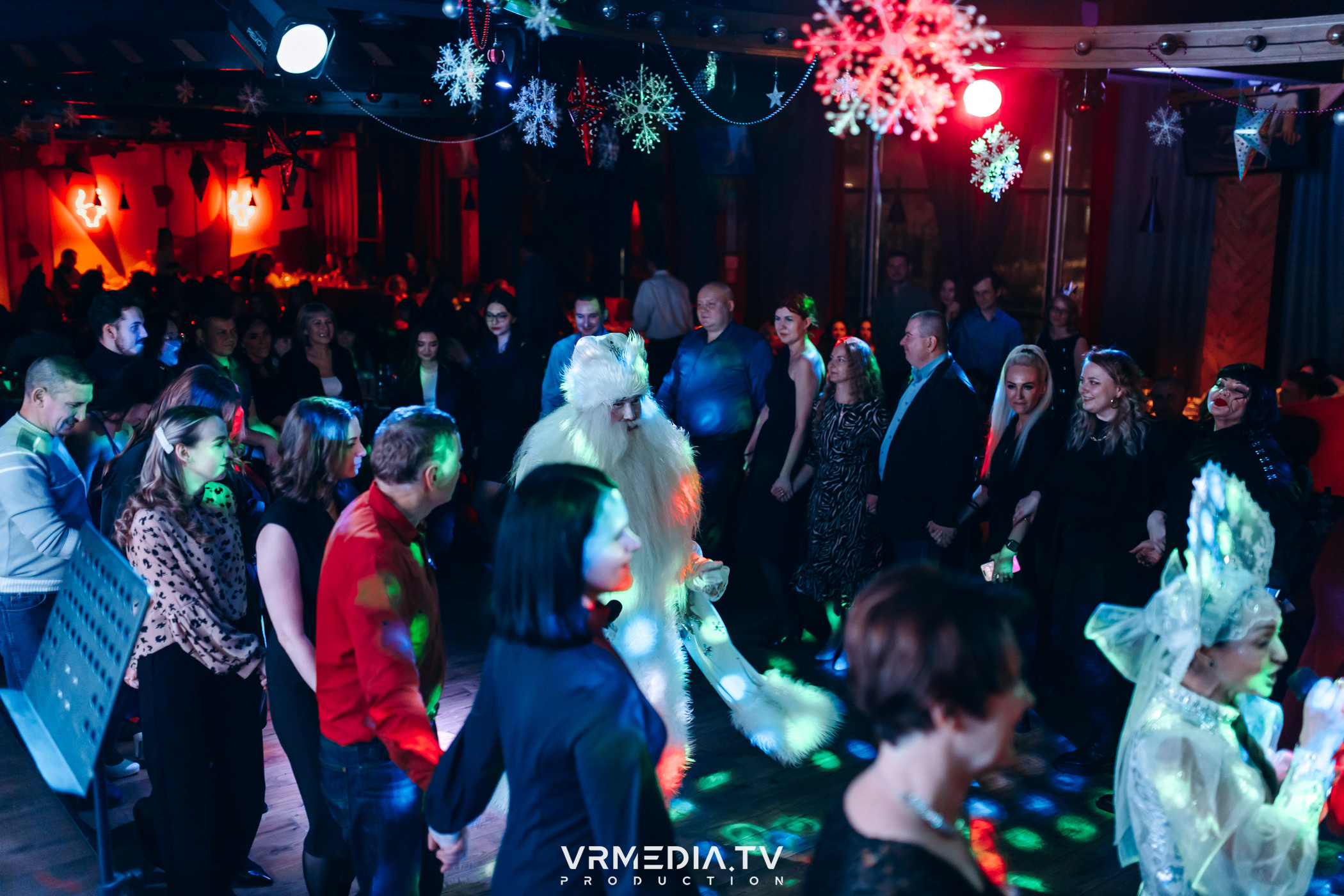 Жаркий новогодний корпоратив в гриль-баре «Жара»