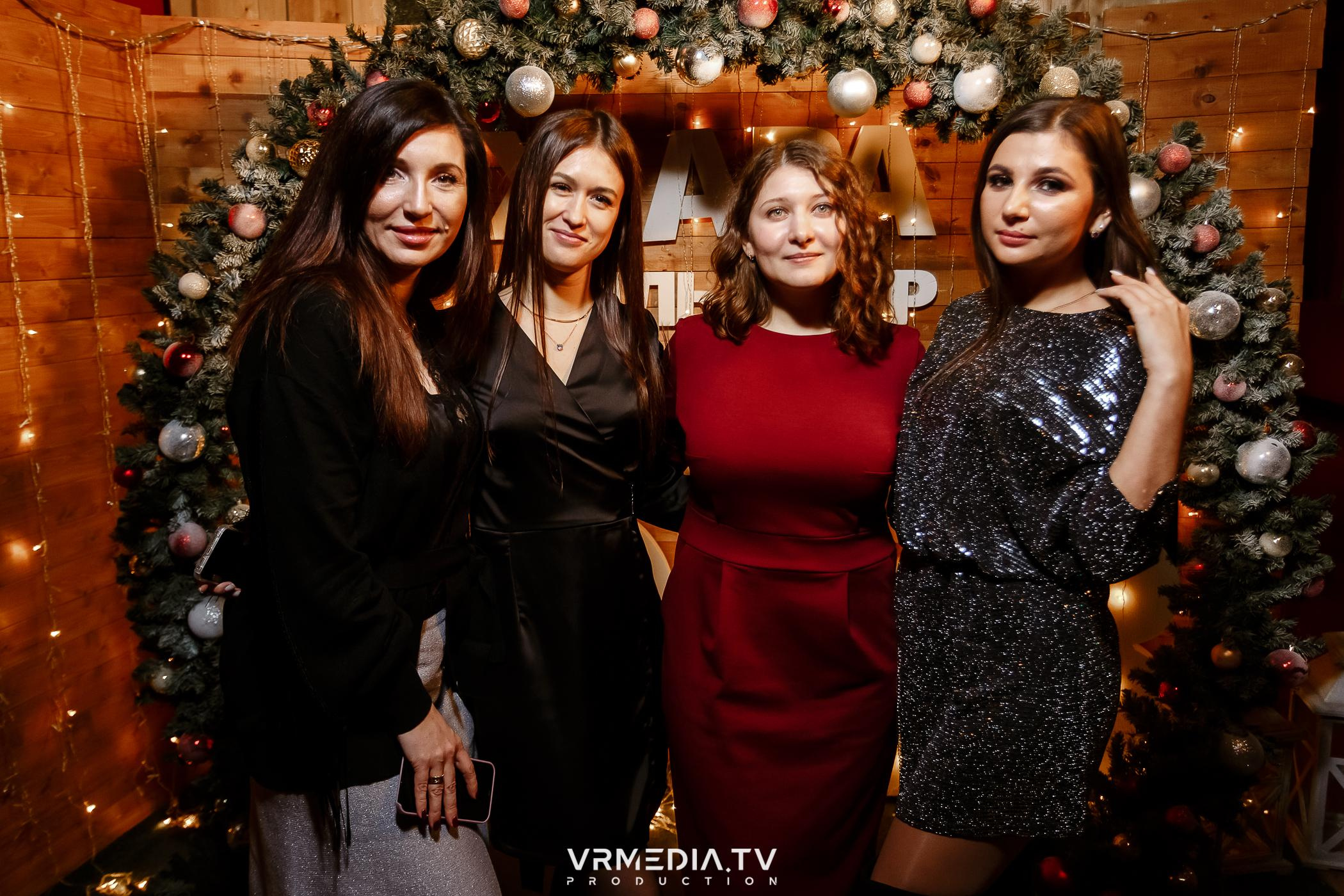 Жаркий новогодний корпоратив в гриль-баре «Жара»