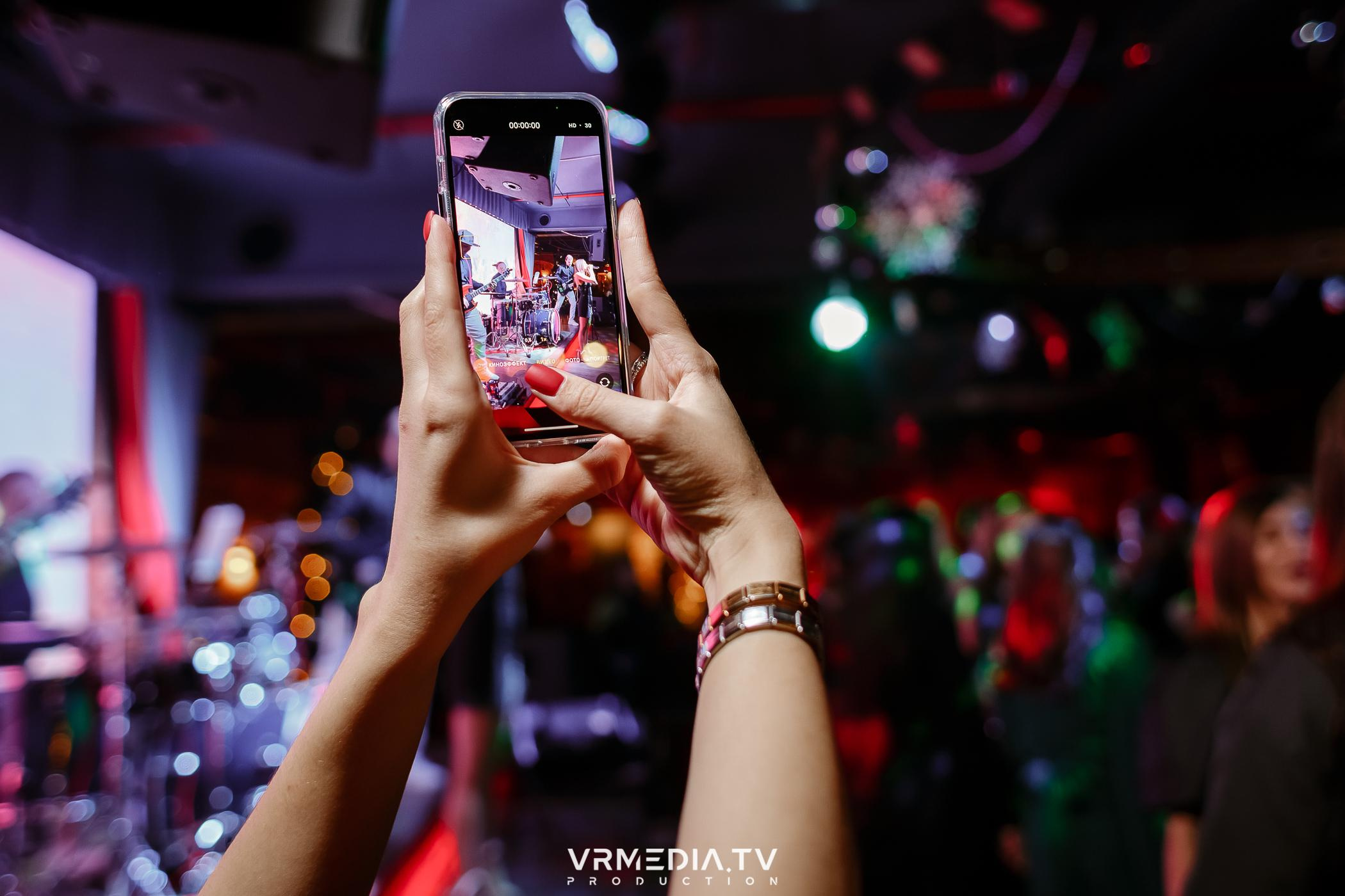 Жаркий новогодний корпоратив в гриль-баре «Жара»