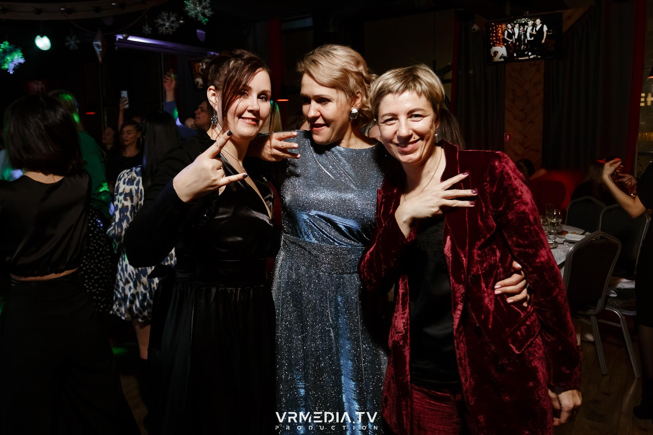 Жаркий новогодний корпоратив в гриль-баре «Жара»