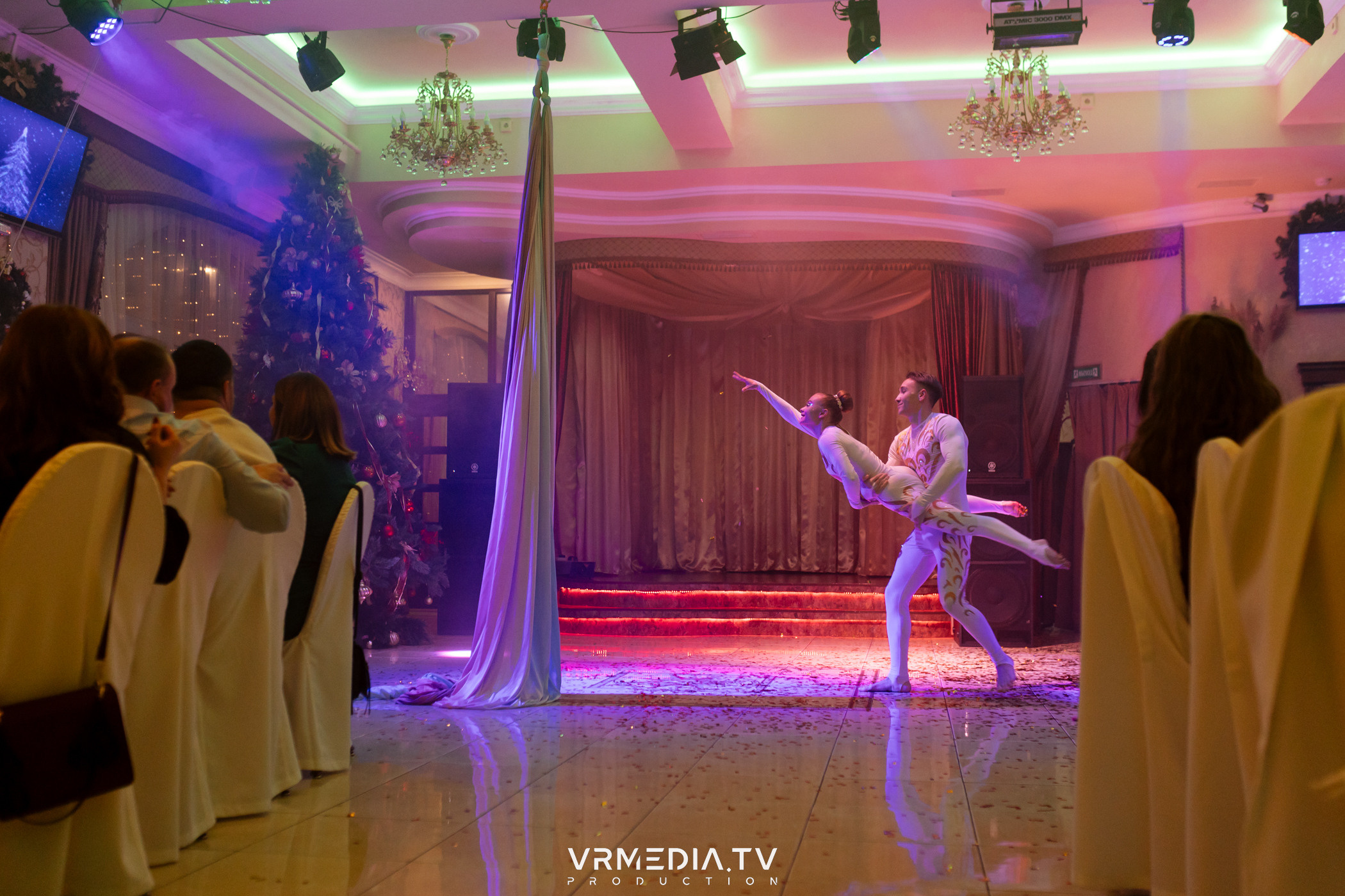 «Новогодний Мюзикл» в ресторане «Лазурный Берег»