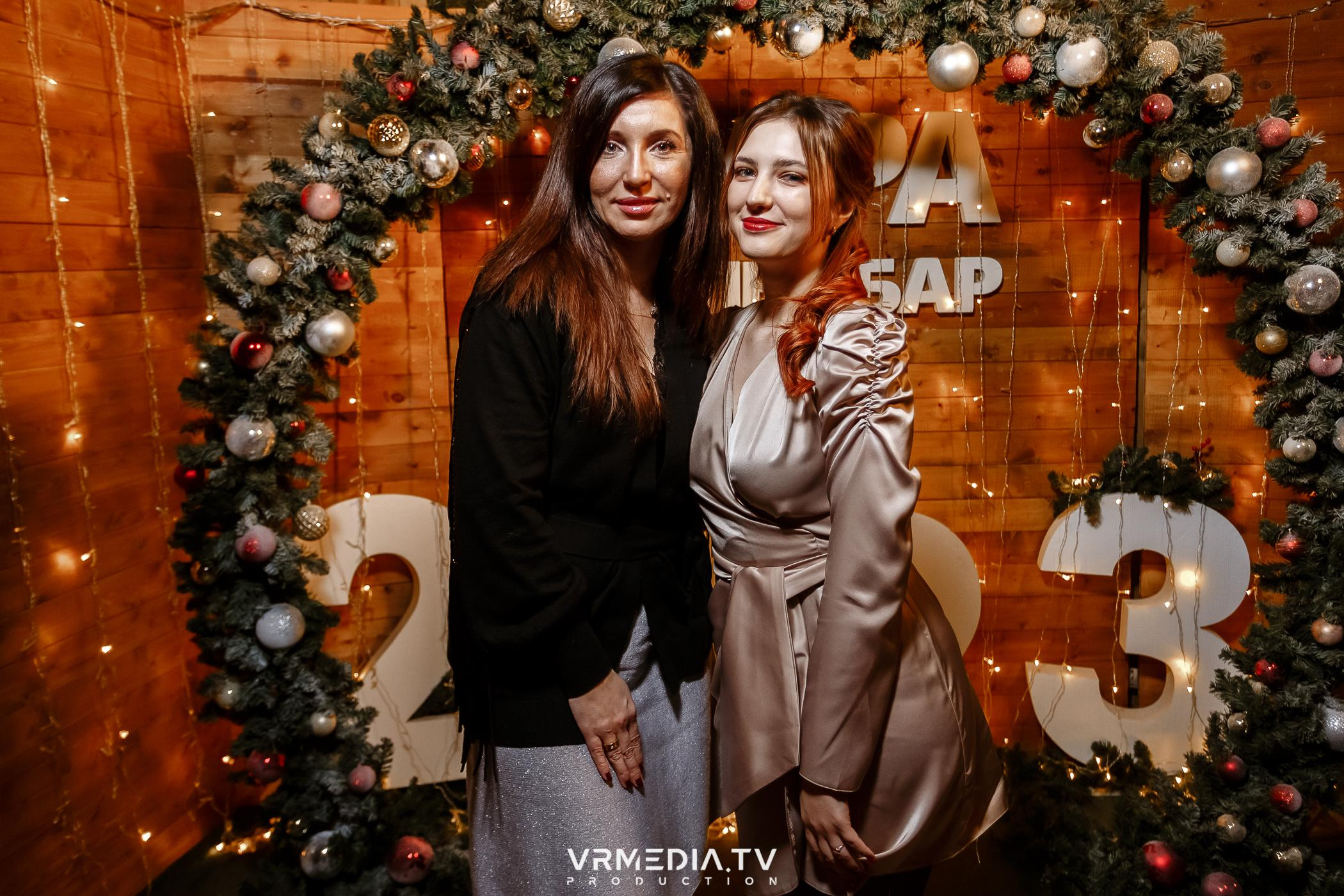 Жаркий новогодний корпоратив в гриль-баре «Жара»