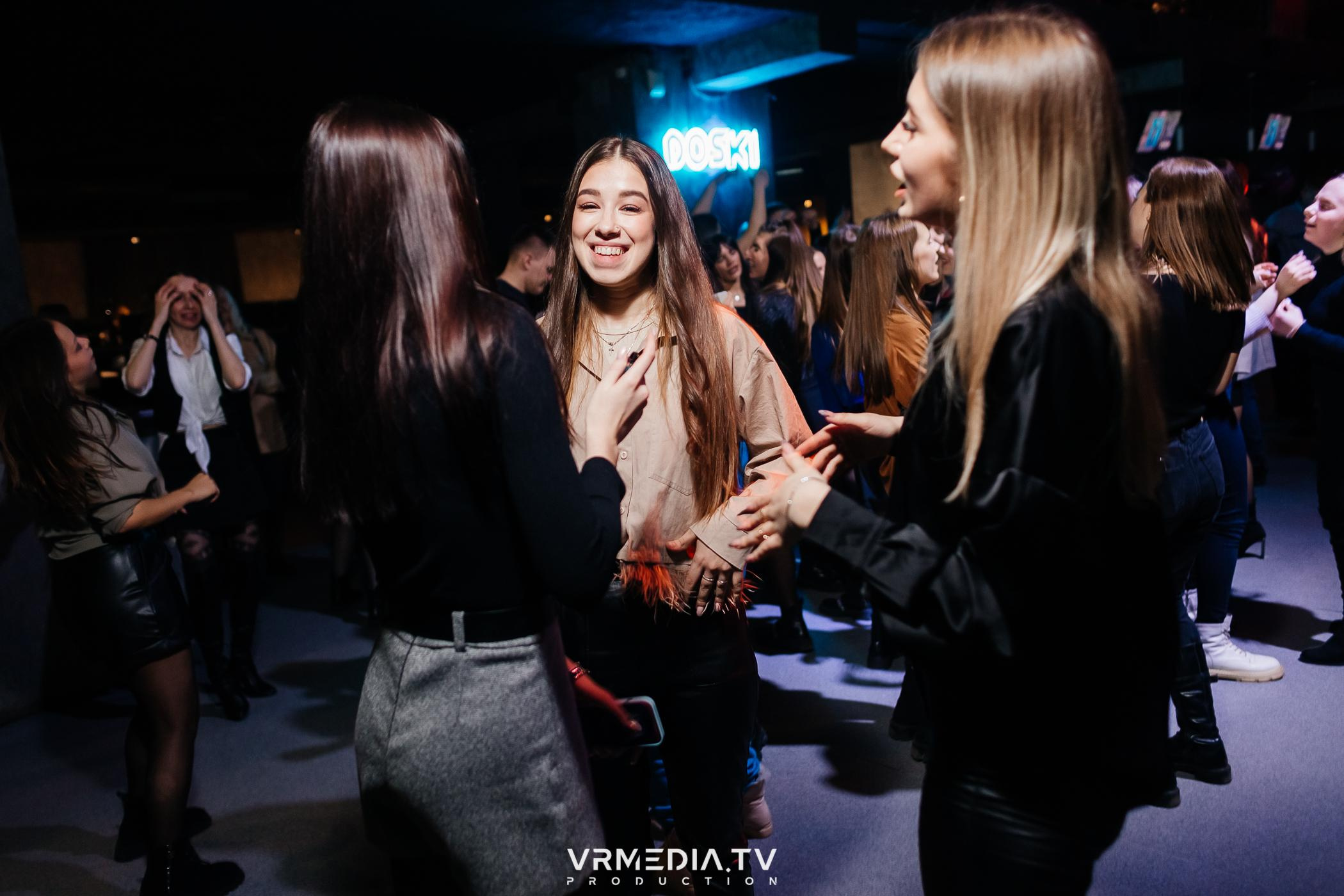 Выходные в баре «DOSKI»