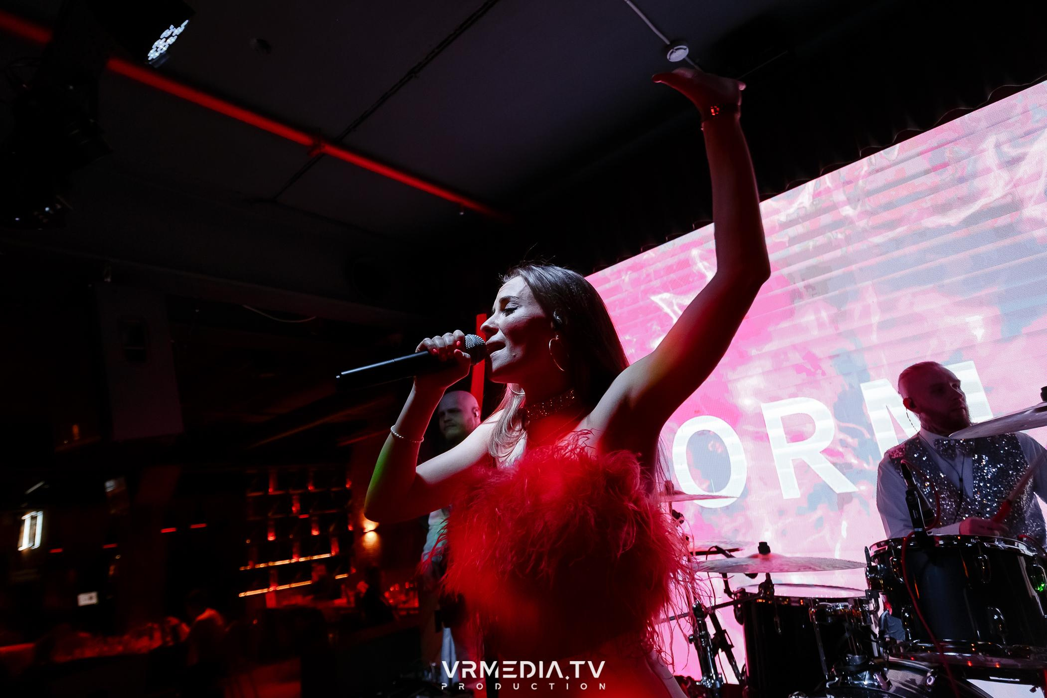 Жаркий новогодний корпоратив в гриль-баре «Жара»