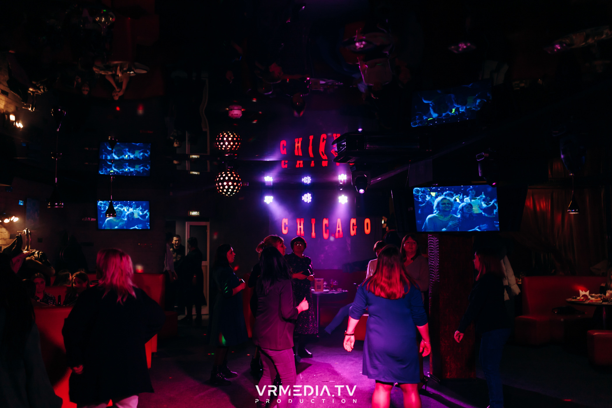 Международный женский день в караоке-баре «Chicago»