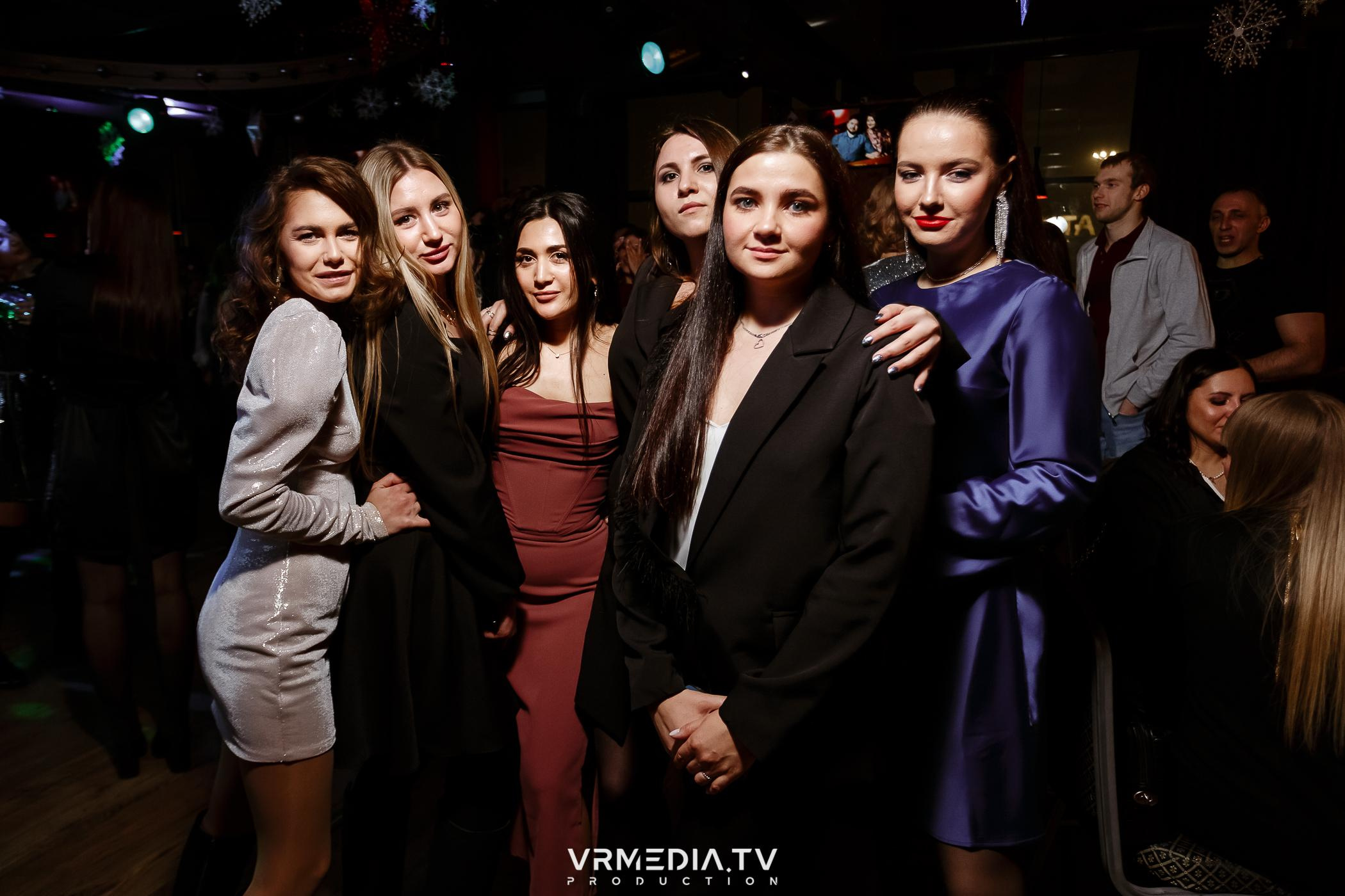 Жаркий новогодний корпоратив в гриль-баре «Жара»