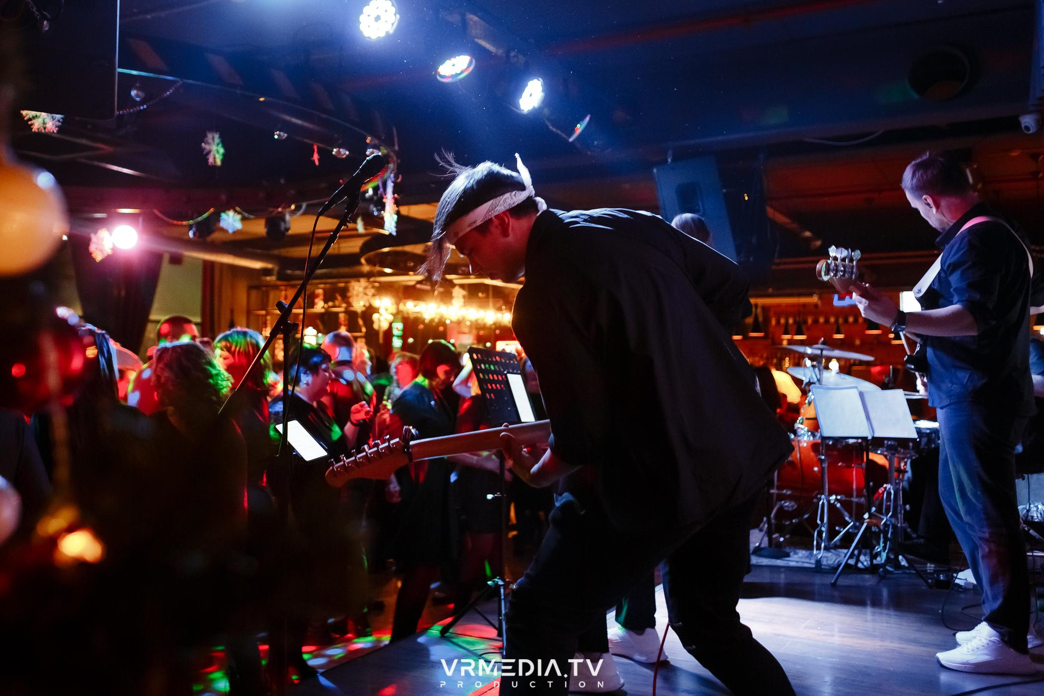 Жаркий новогодний корпоратив в гриль-баре «Жара»