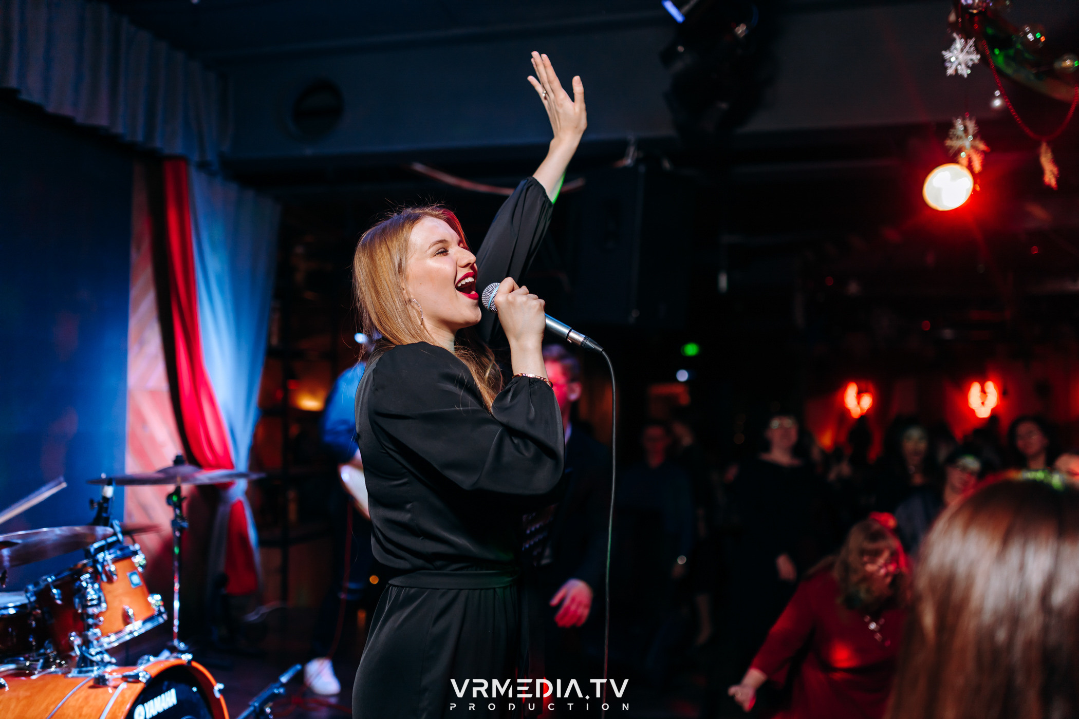 Жаркий новогодний корпоратив в гриль-баре «Жара»