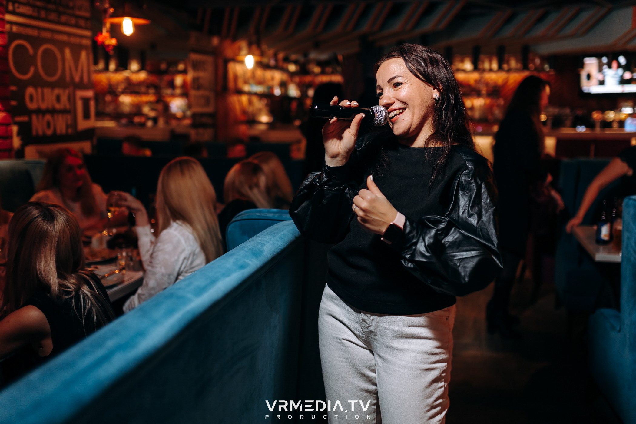 Новогодний вечер в ресторане «Friday»