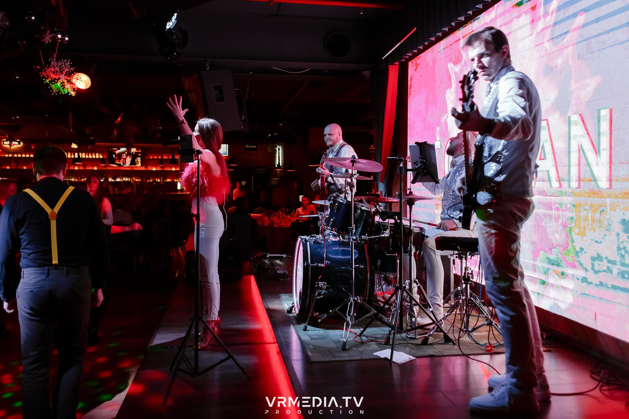 Жаркий новогодний корпоратив в гриль-баре «Жара»