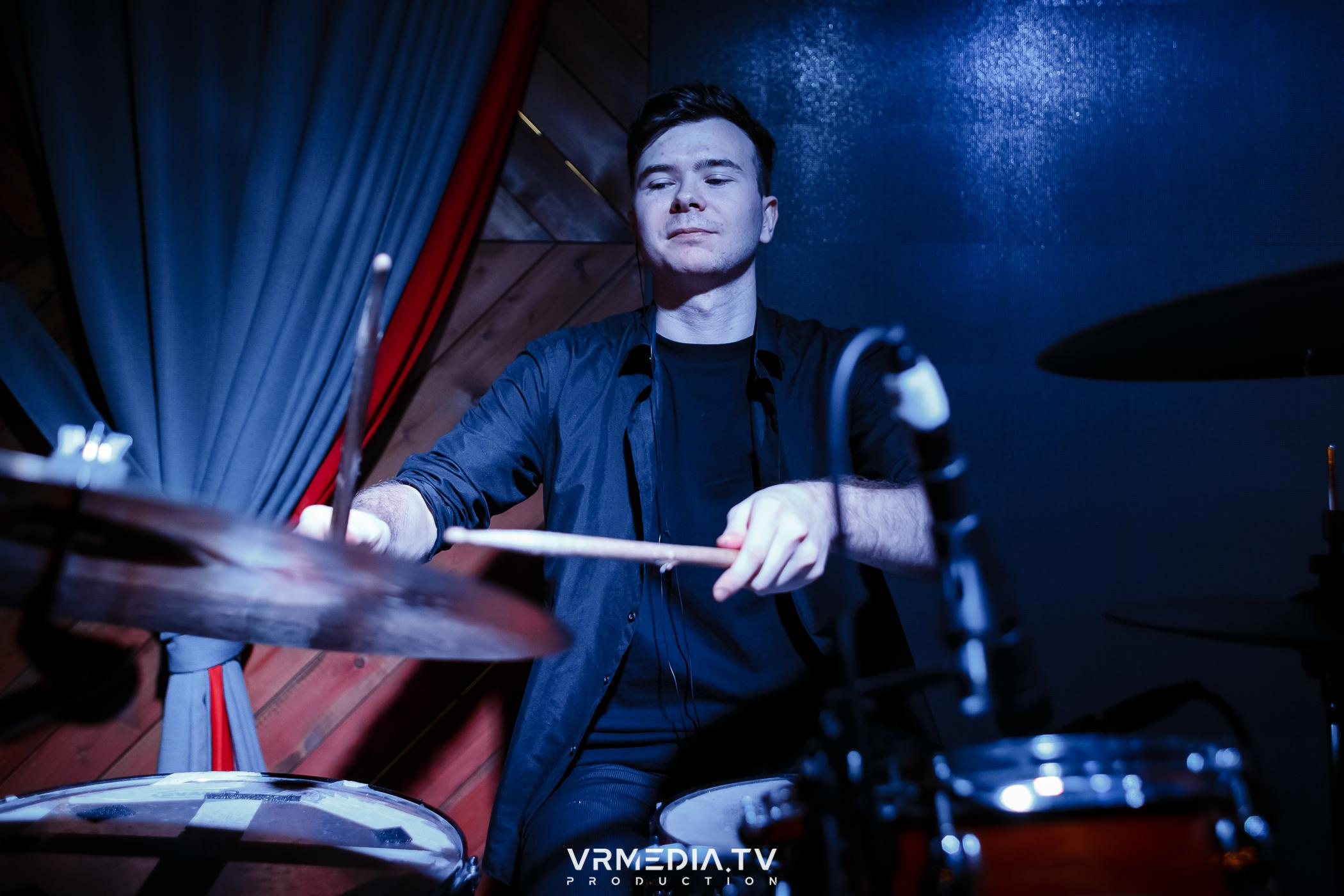 Жаркий новогодний корпоратив в гриль-баре «Жара»