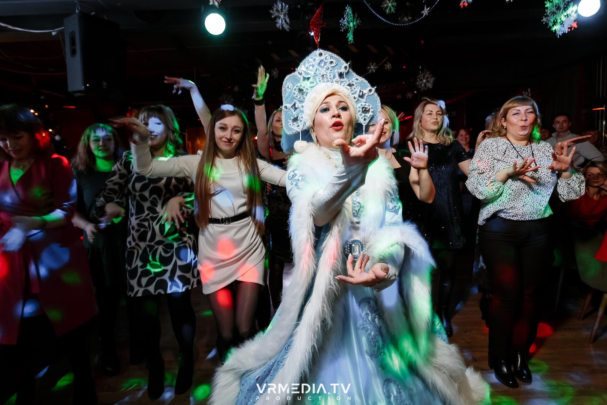 Жаркий новогодний корпоратив в гриль-баре «Жара»