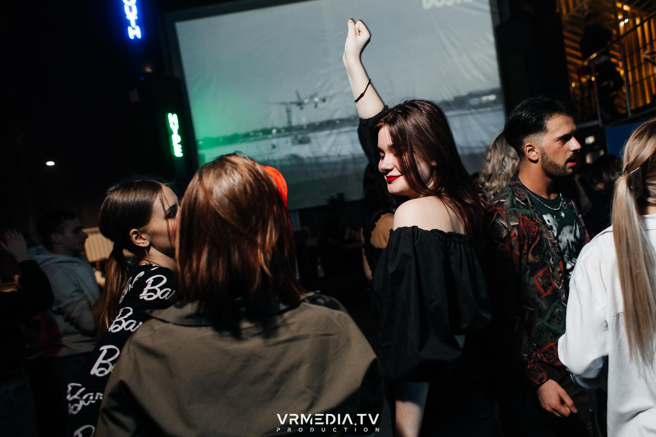 Выходные в баре «DOSKI»