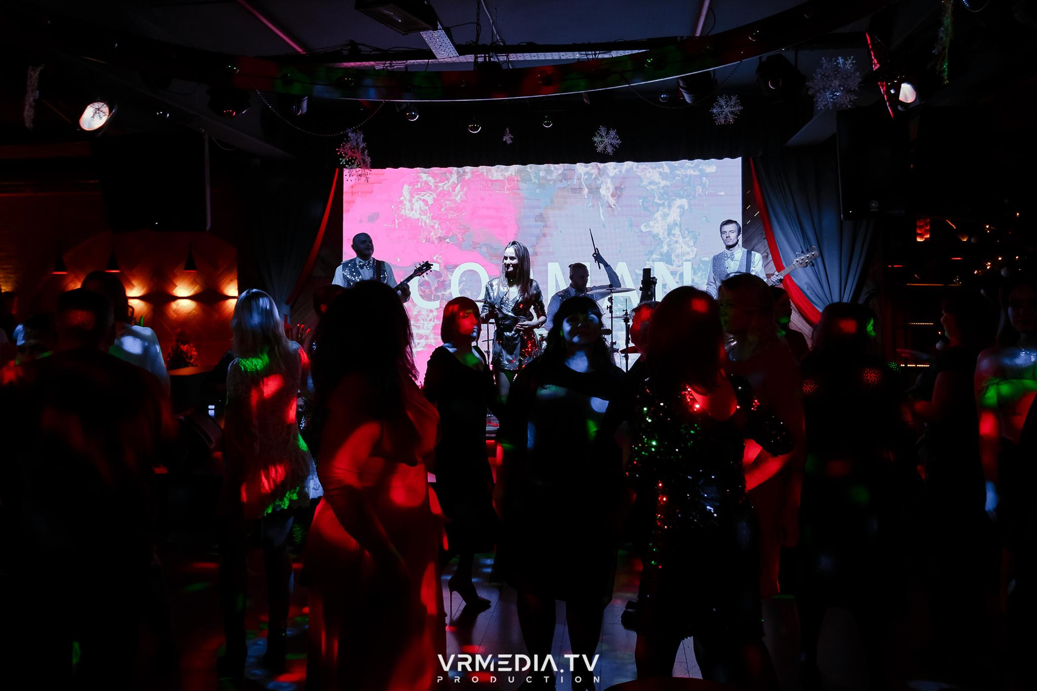 Жаркий новогодний корпоратив в гриль-баре «Жара»