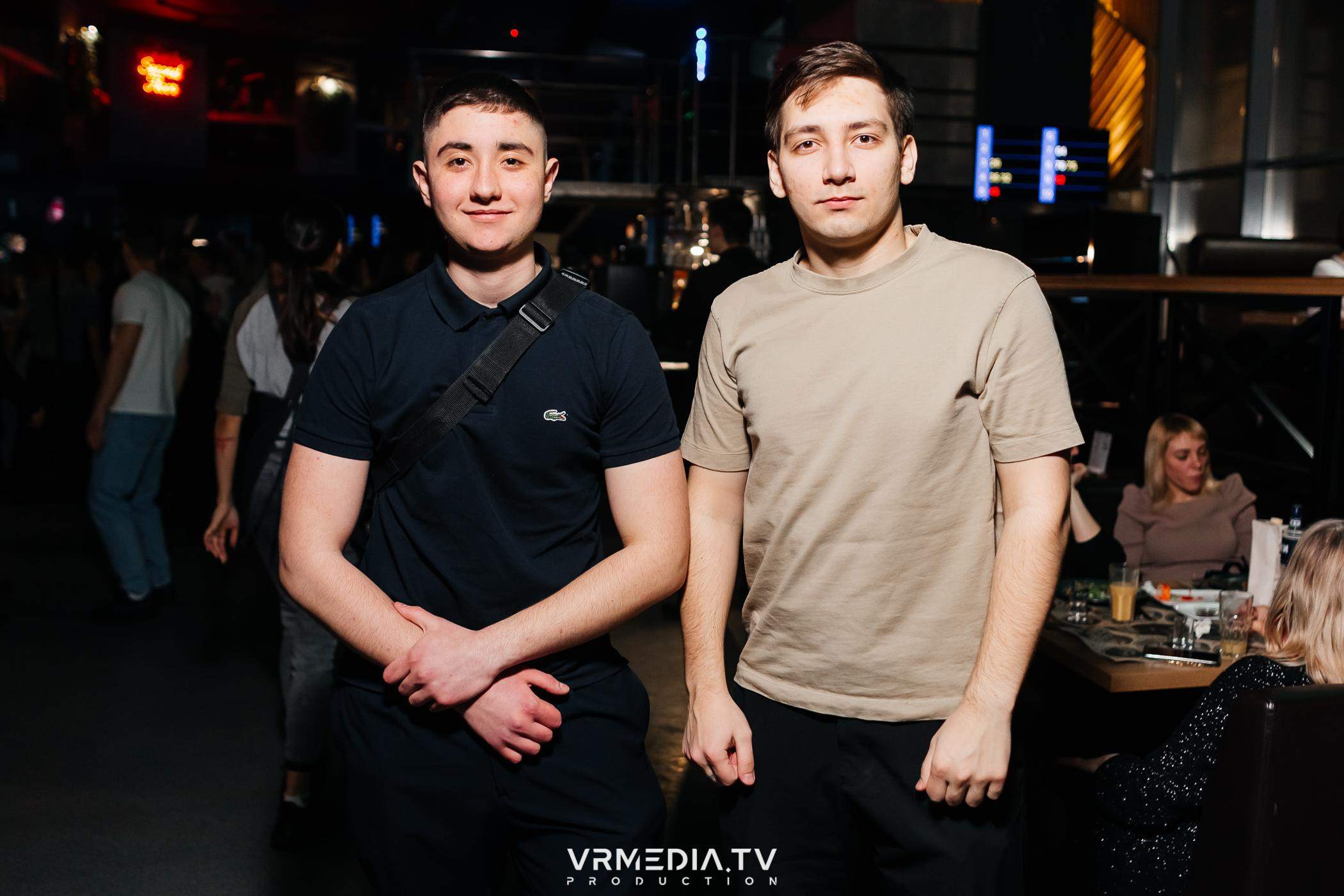 Выходные в баре «DOSKI»