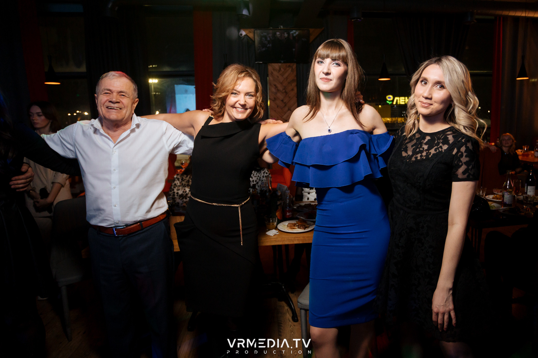 Жаркий новогодний корпоратив в гриль-баре «Жара»