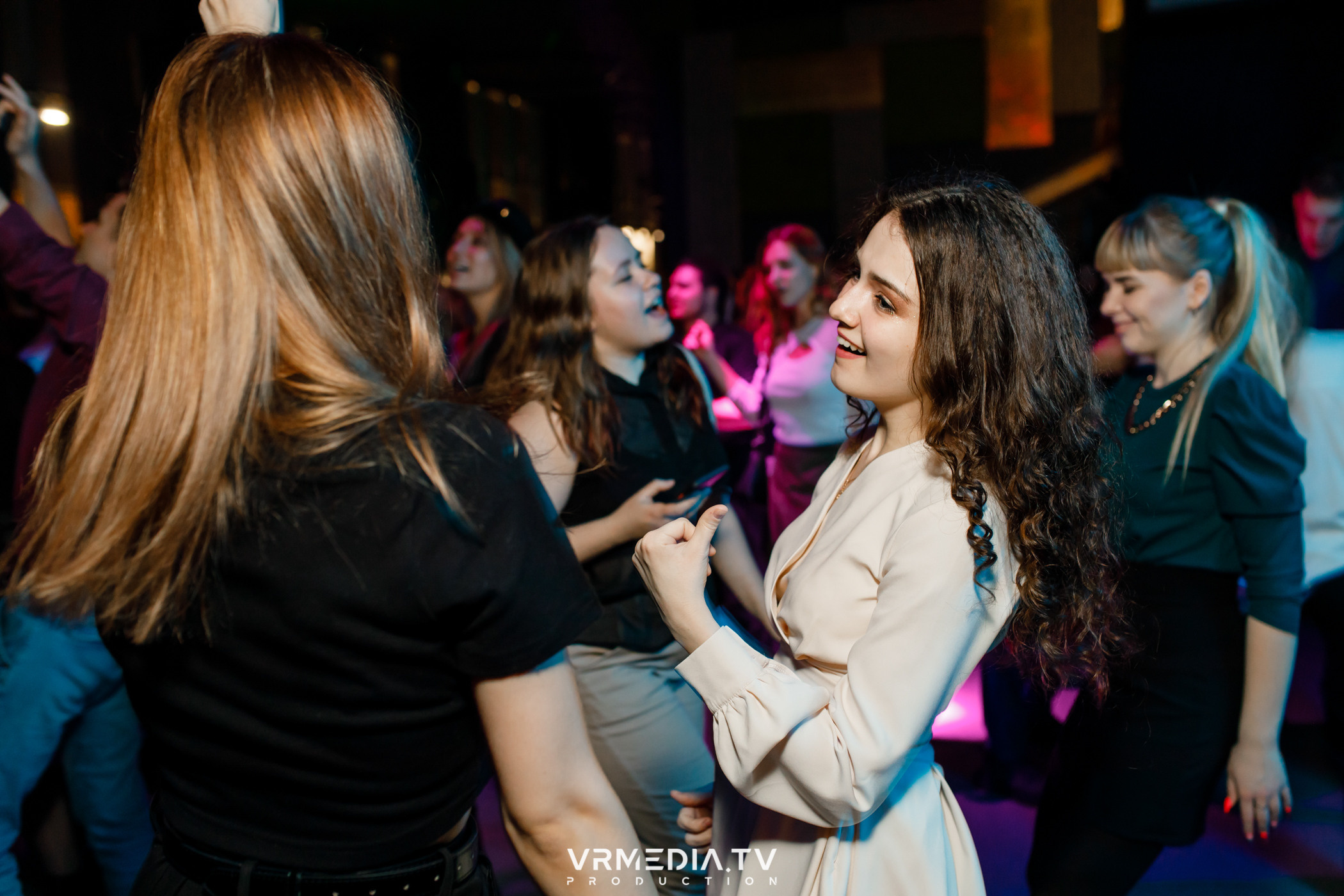 Выходные в баре «DOSKI»