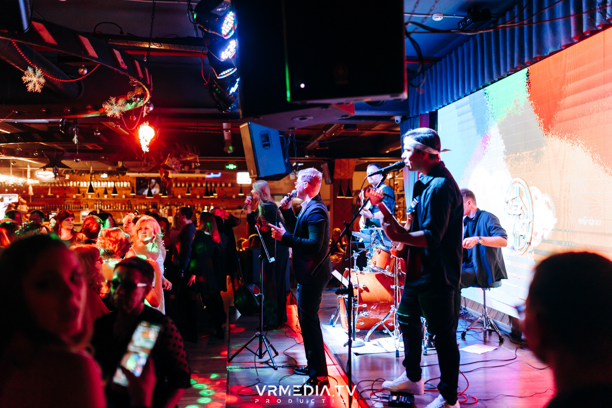 Жаркий новогодний корпоратив в гриль-баре «Жара»