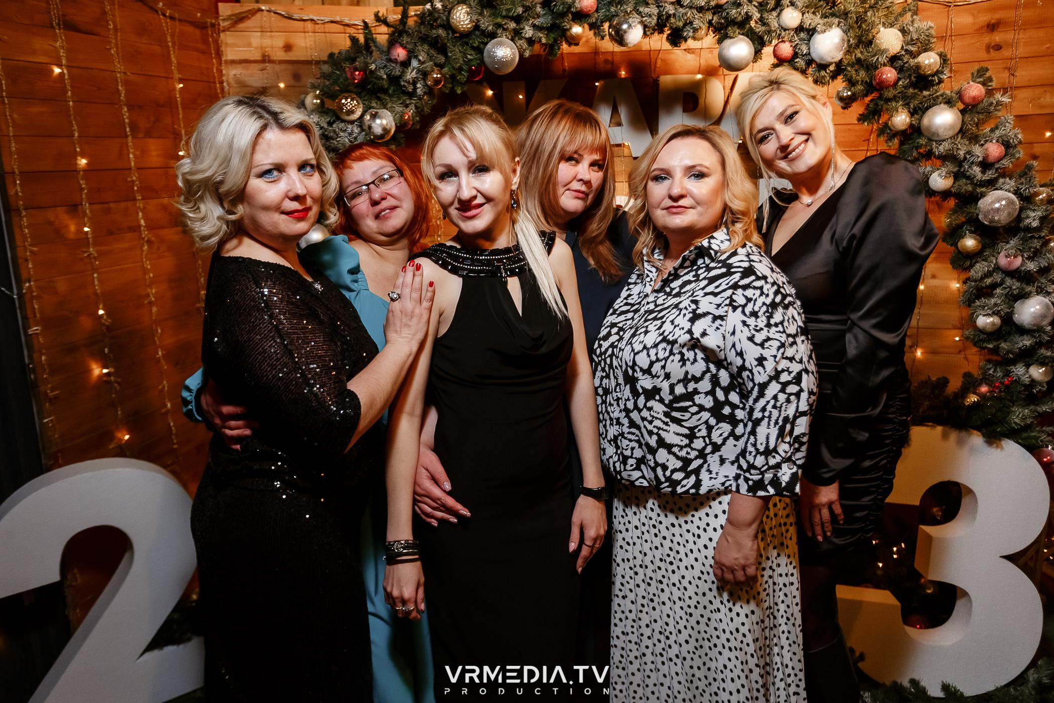 Жаркий новогодний корпоратив в гриль-баре «Жара»