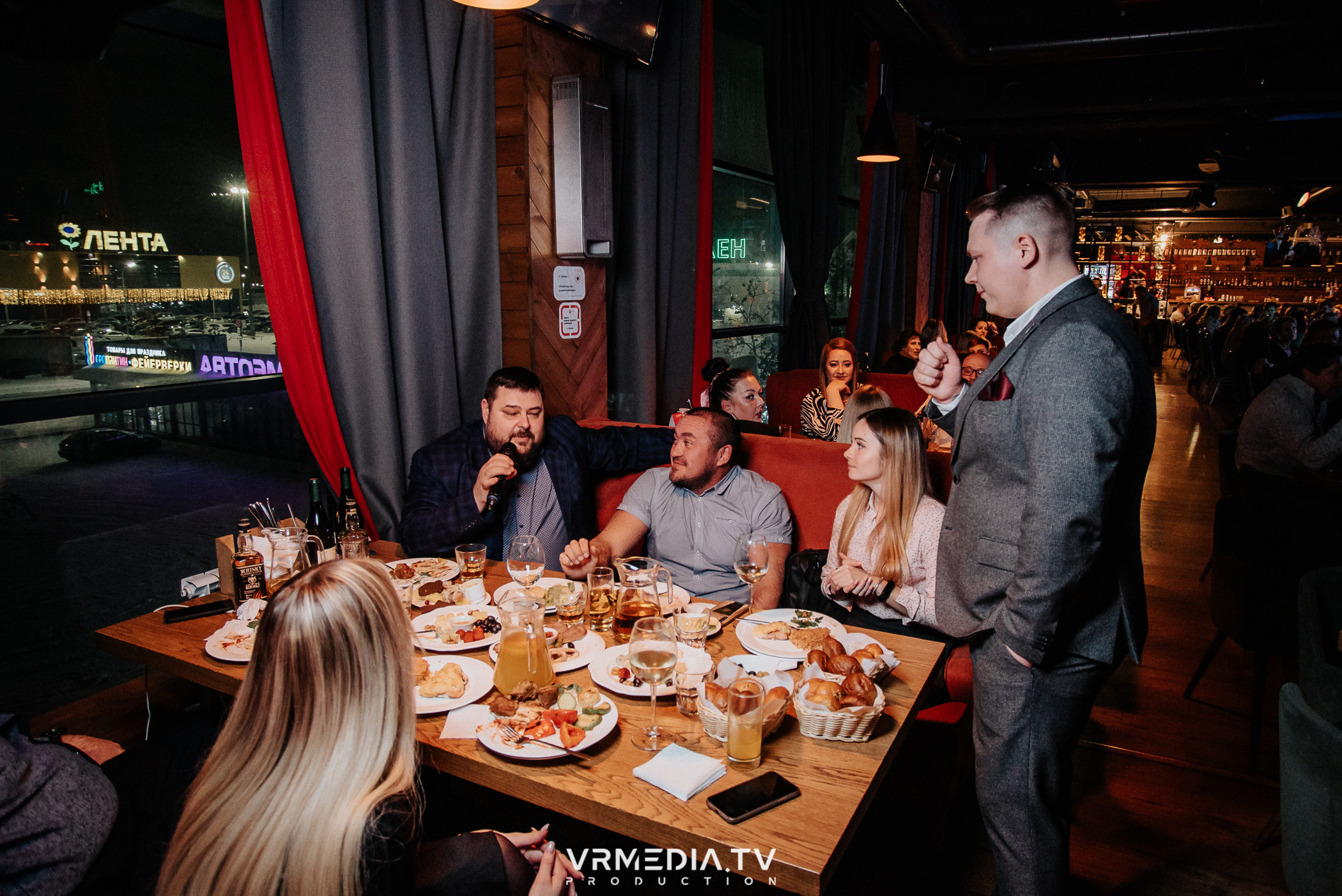 Жаркий новогодний корпоратив в гриль-баре «Жара»