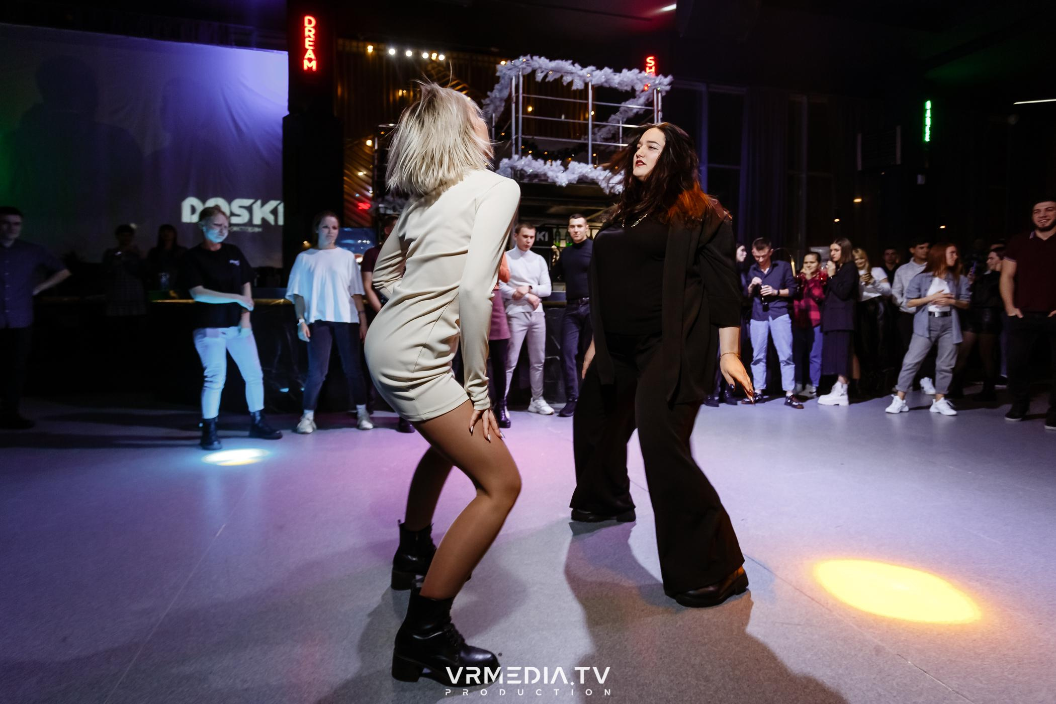 Выходные в баре «DOSKI»