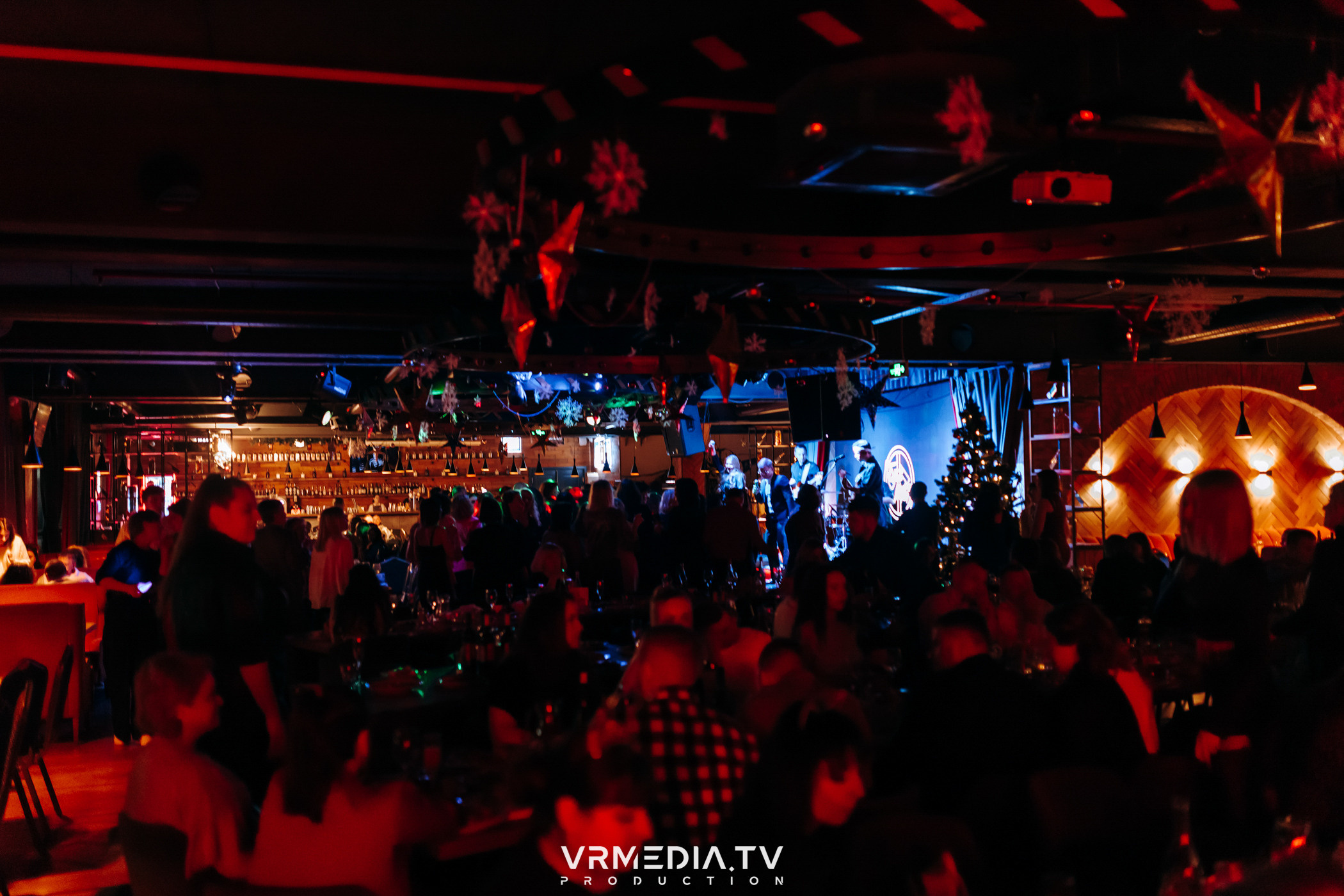 Жаркий новогодний корпоратив в гриль-баре «Жара»