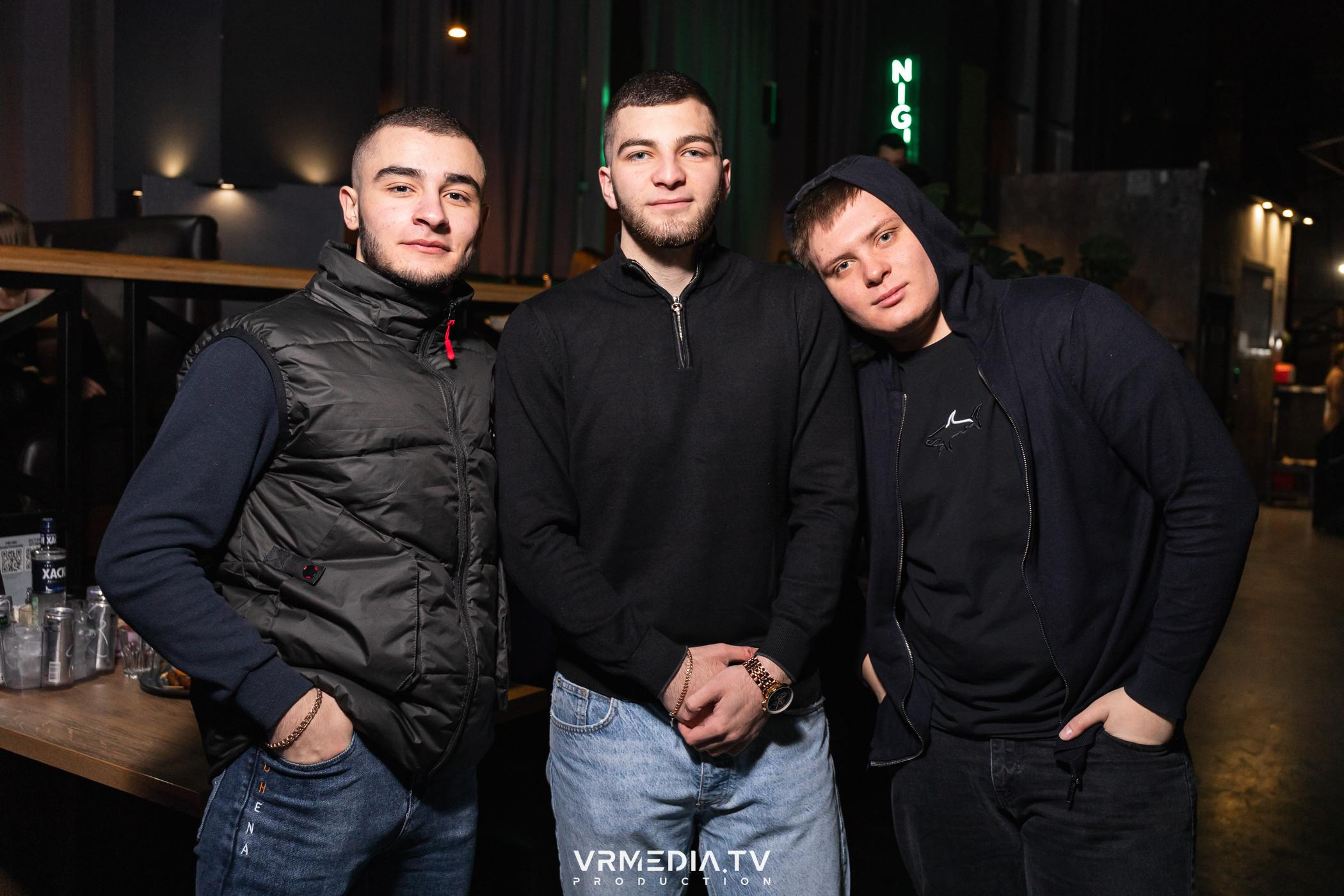 Выходные в баре «DOSKI»