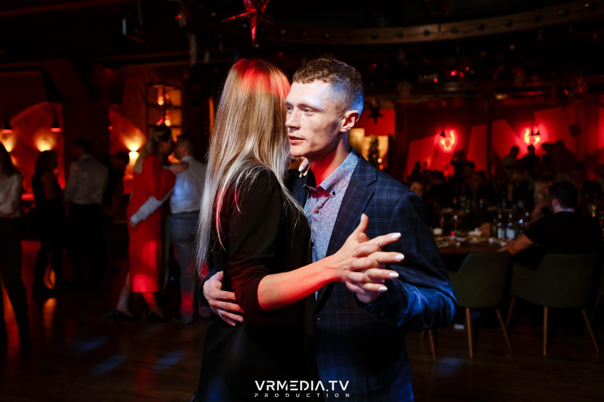 Жаркий новогодний корпоратив в гриль-баре «Жара»