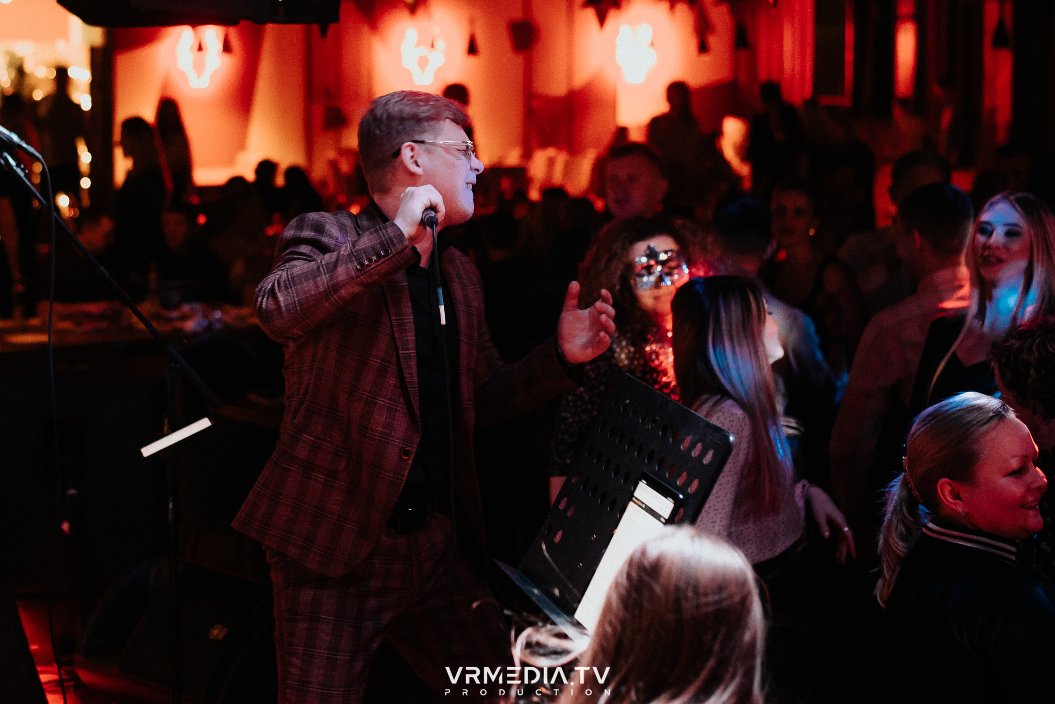 Жаркий новогодний корпоратив в гриль-баре «Жара»