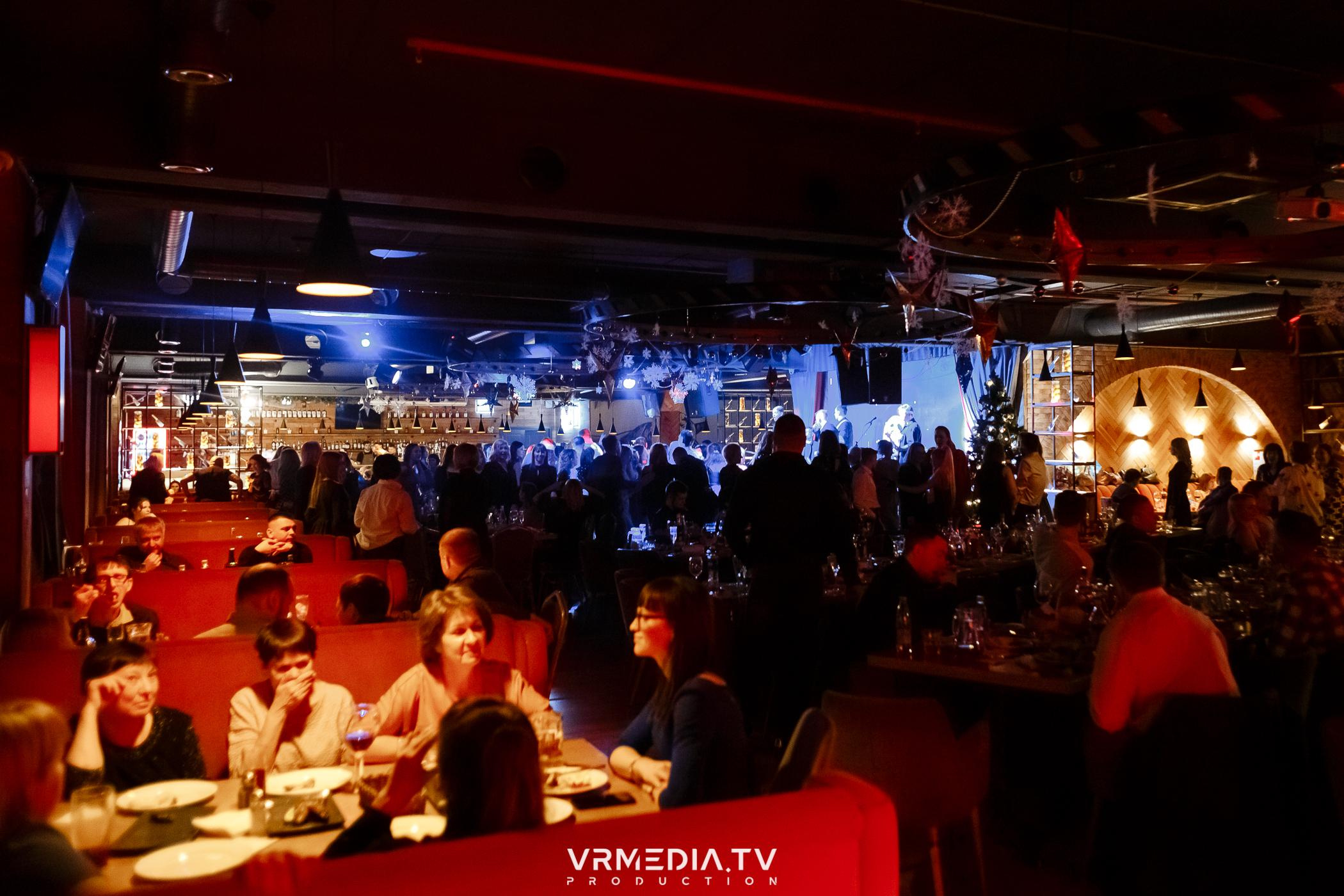 Жаркий новогодний корпоратив в гриль-баре «Жара»