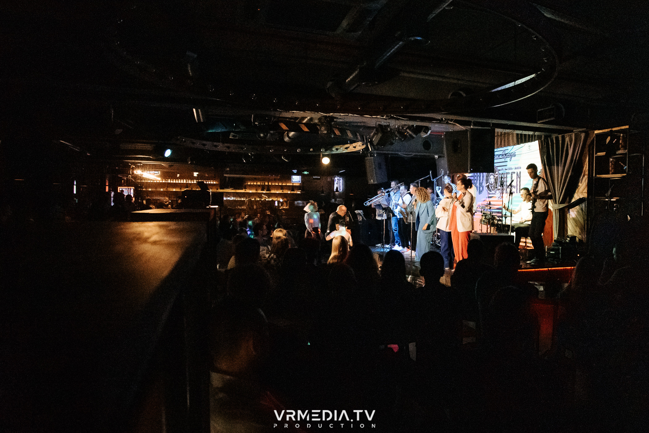 Джазовая среда: BBQueen: Переменная облачность