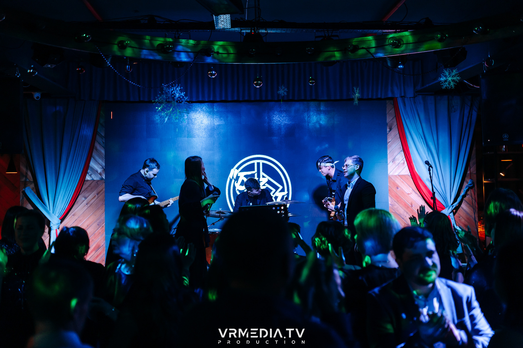 Жаркий новогодний корпоратив в гриль-баре «Жара»