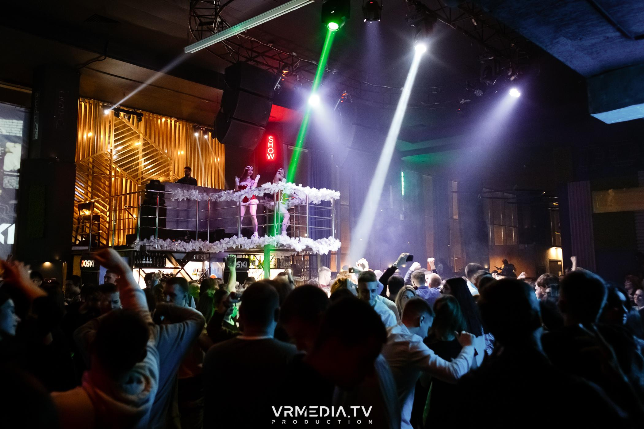 Выходные в баре «DOSKI»