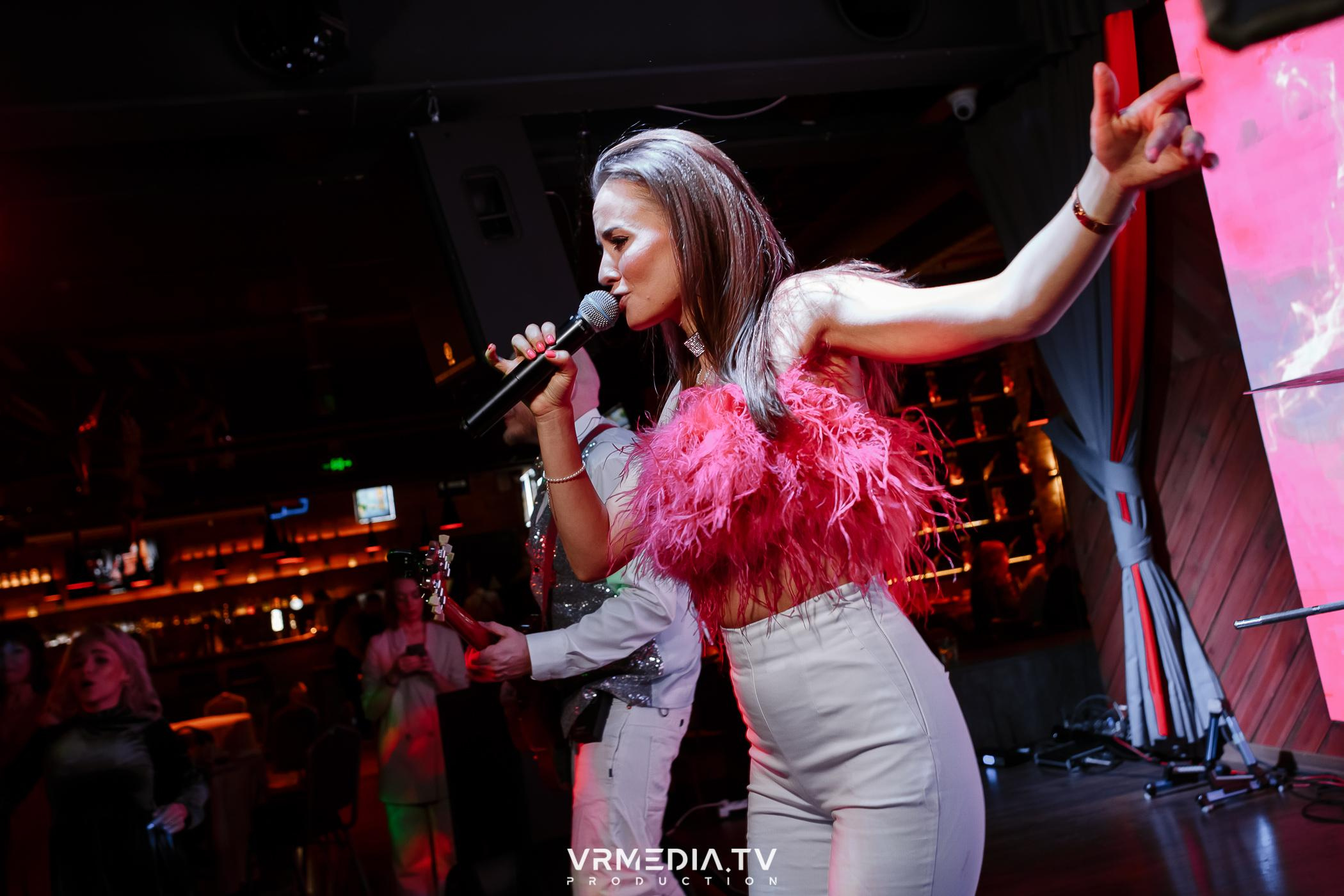 Жаркий новогодний корпоратив в гриль-баре «Жара»