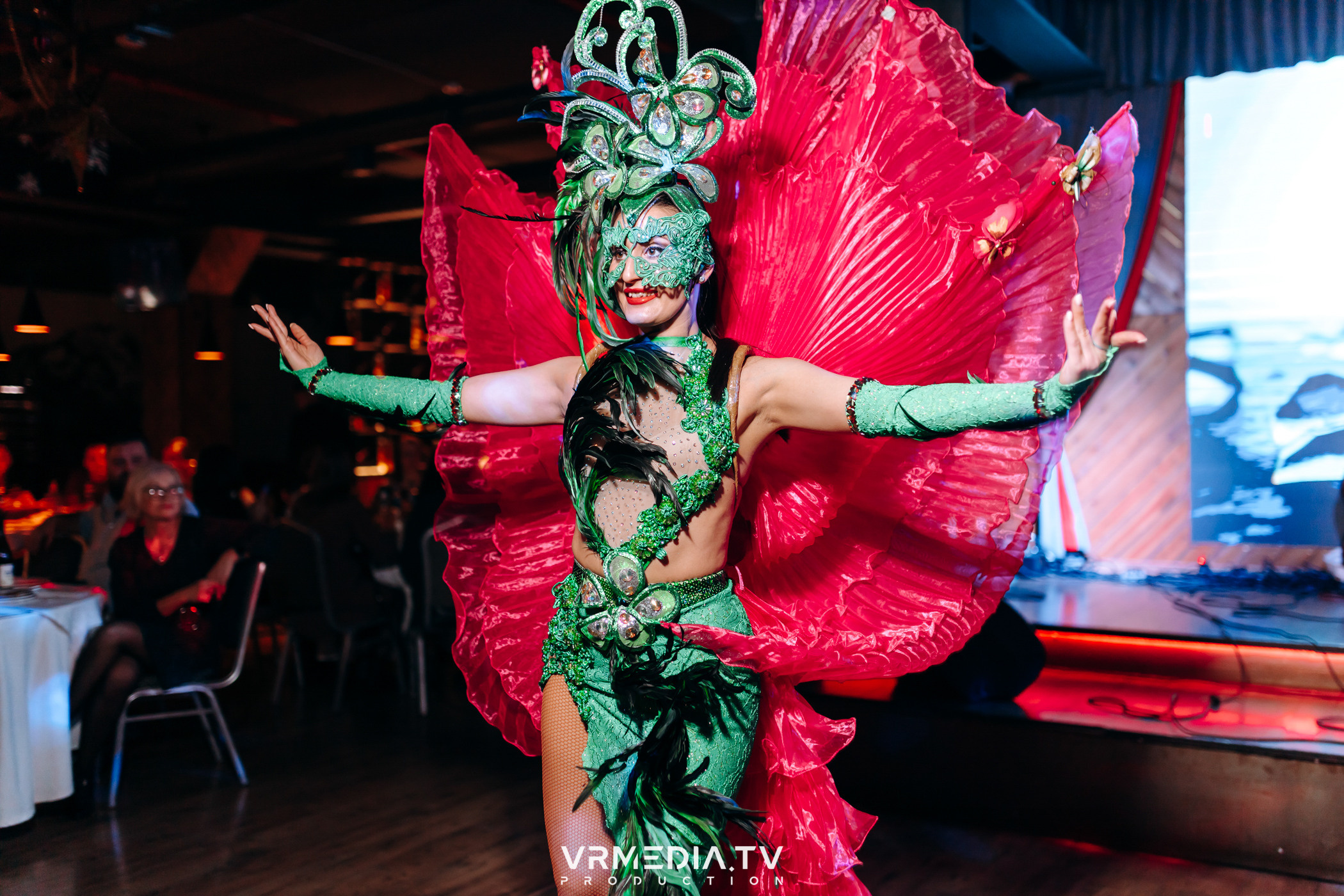 Жаркий новогодний корпоратив в гриль-баре «Жара»