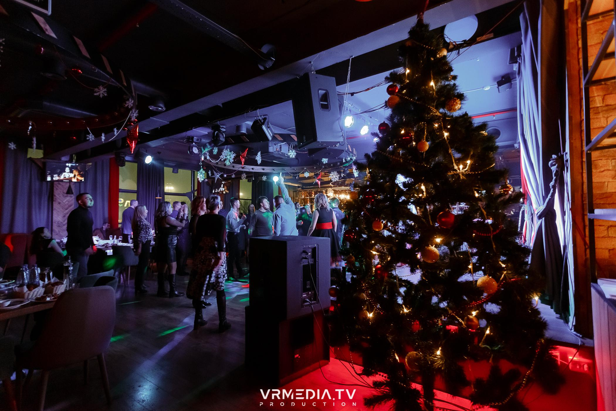 Жаркий новогодний корпоратив в гриль-баре «Жара»