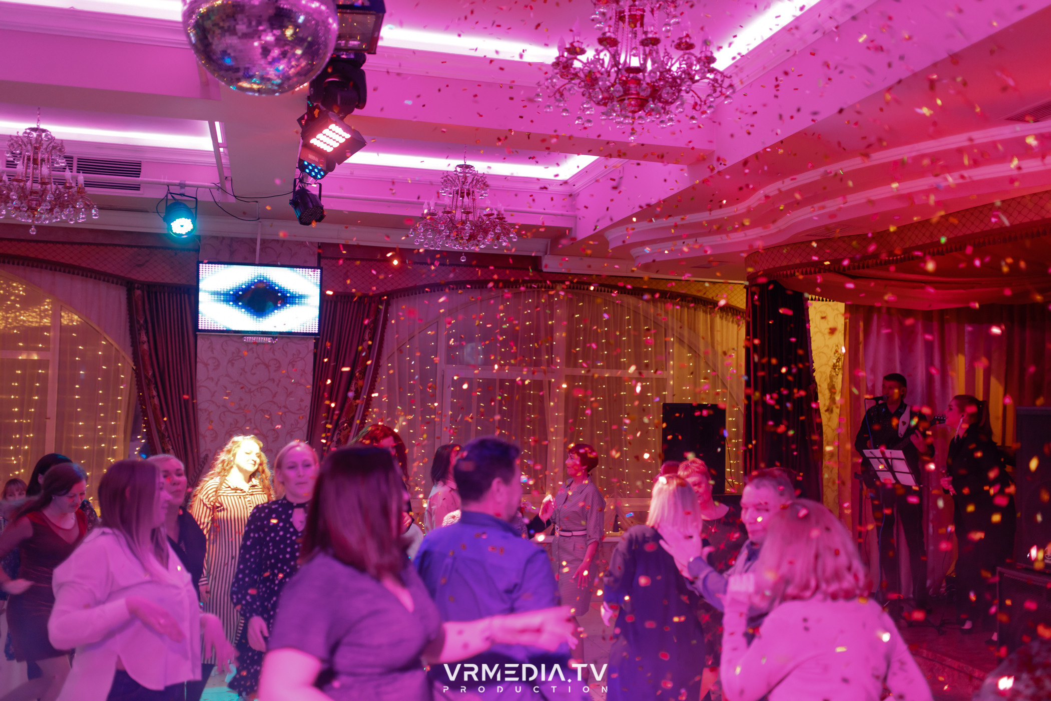 Международный женский день в ресторане «Лазурный Берег»