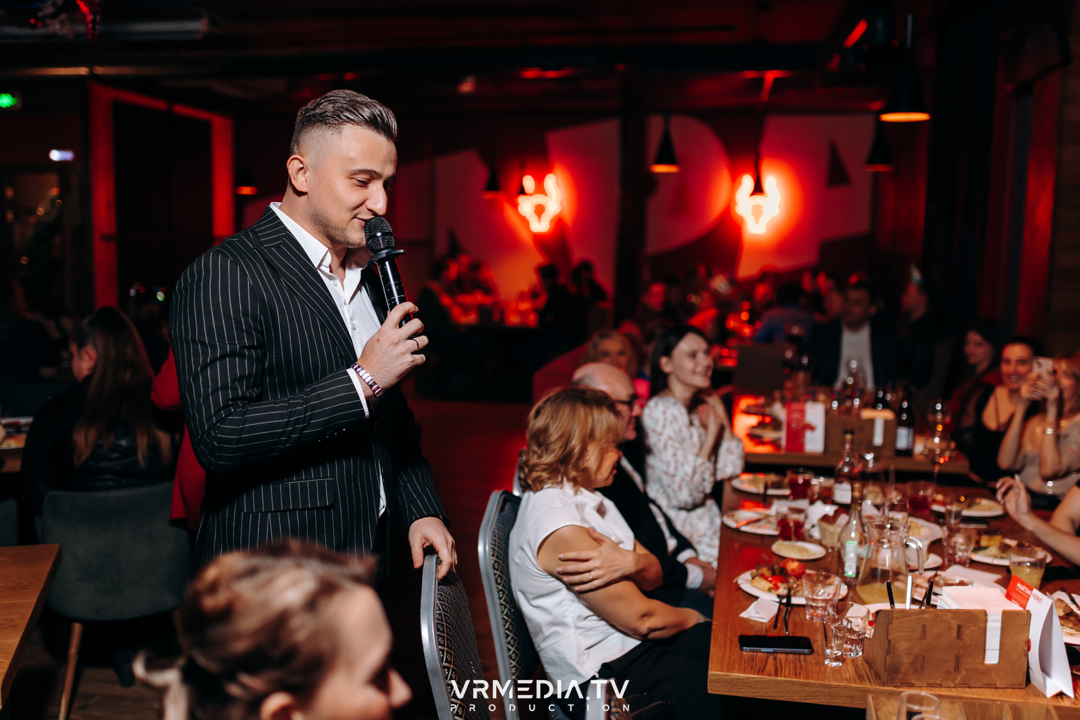 Жаркий новогодний корпоратив в гриль-баре «Жара»