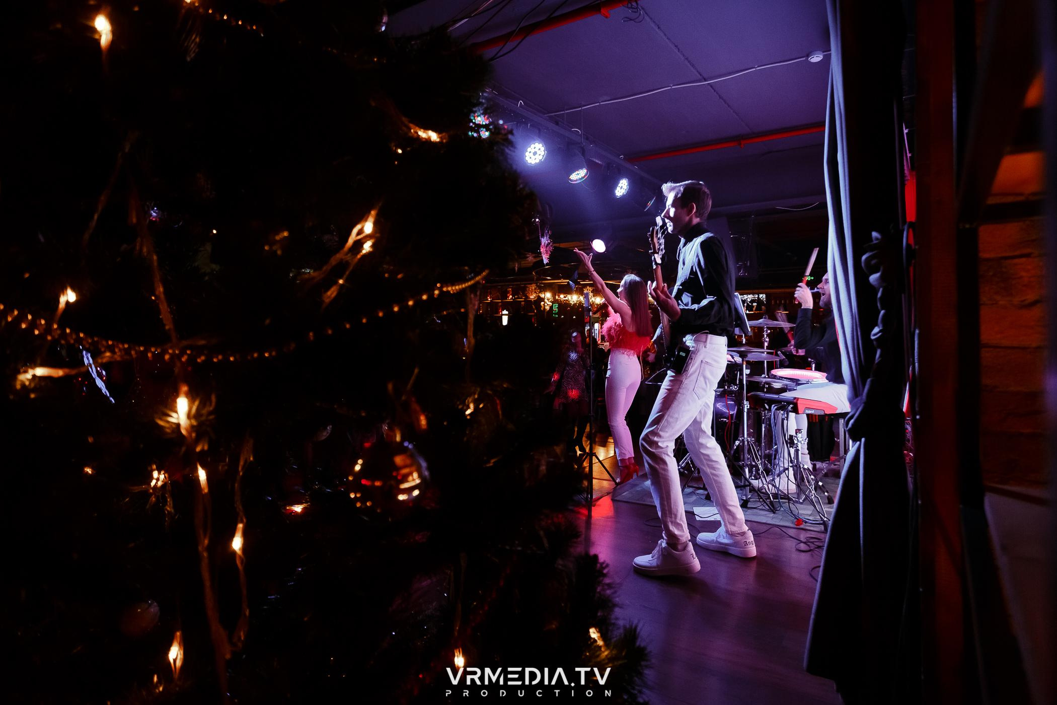 Жаркий новогодний корпоратив в гриль-баре «Жара»