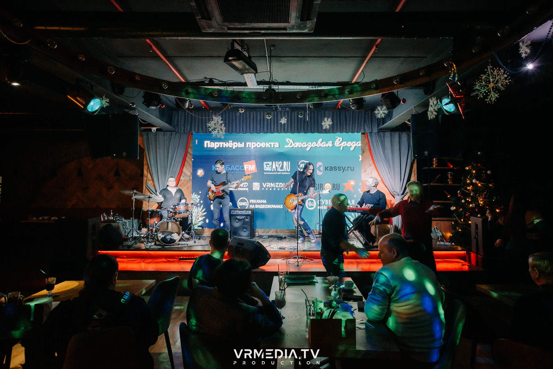 Джазовая среда: Collini Blues Balls (Новосибирск)