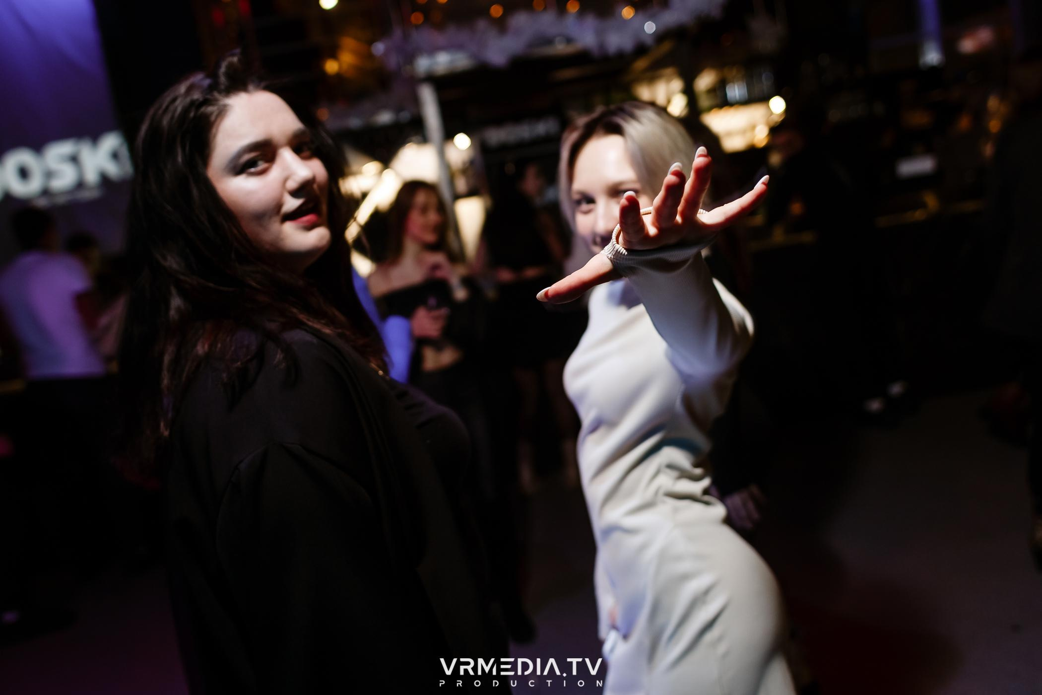 Выходные в баре «DOSKI»