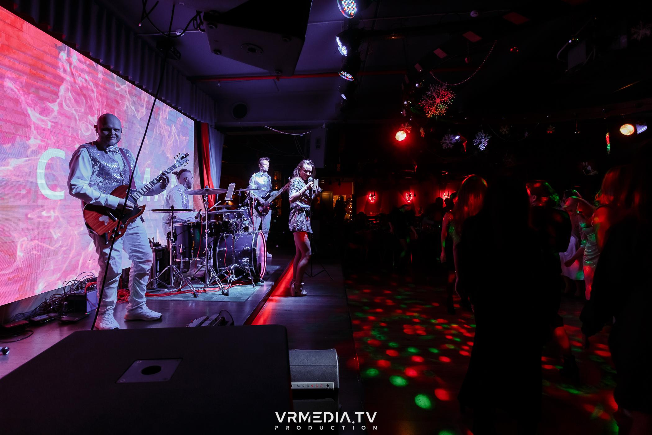 Жаркий новогодний корпоратив в гриль-баре «Жара»