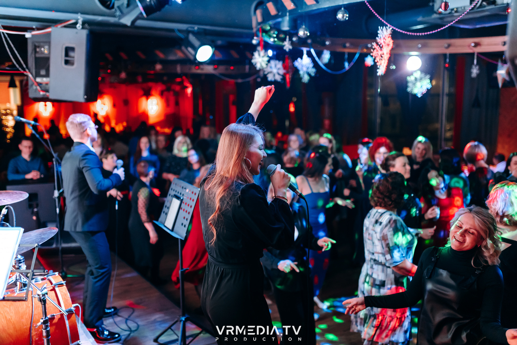 Жаркий новогодний корпоратив в гриль-баре «Жара»