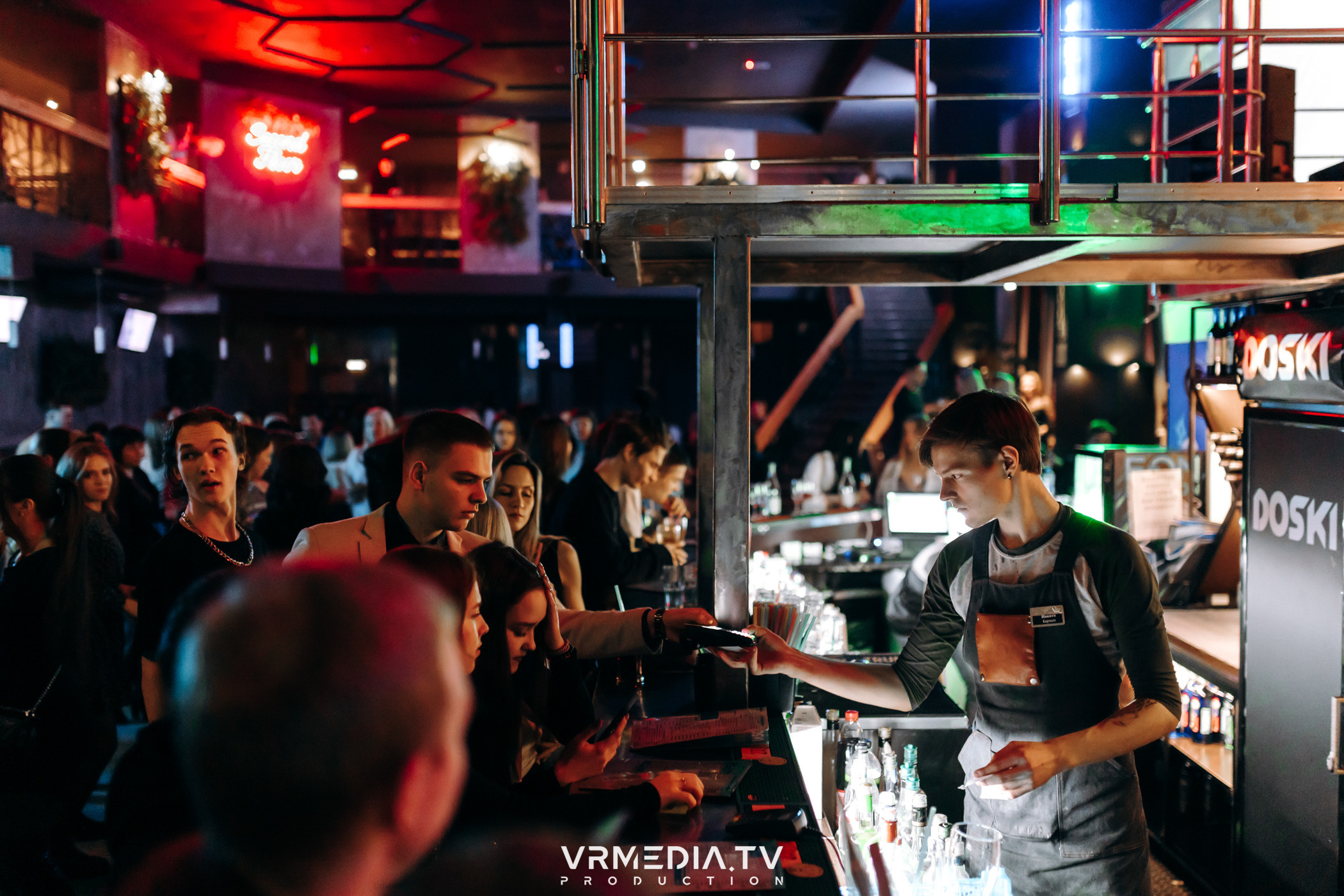 Выходные в баре «DOSKI»