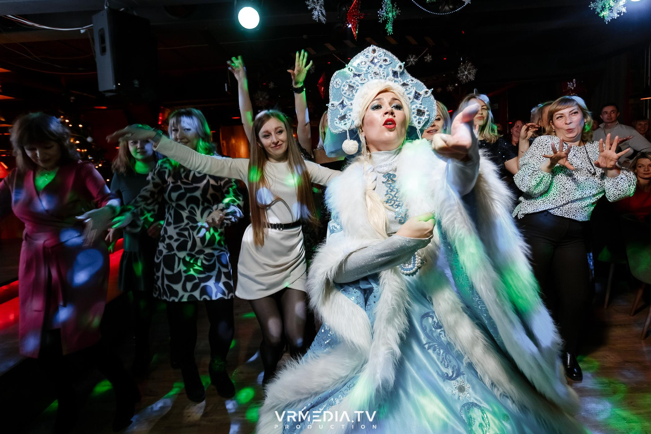 Жаркий новогодний корпоратив в гриль-баре «Жара»